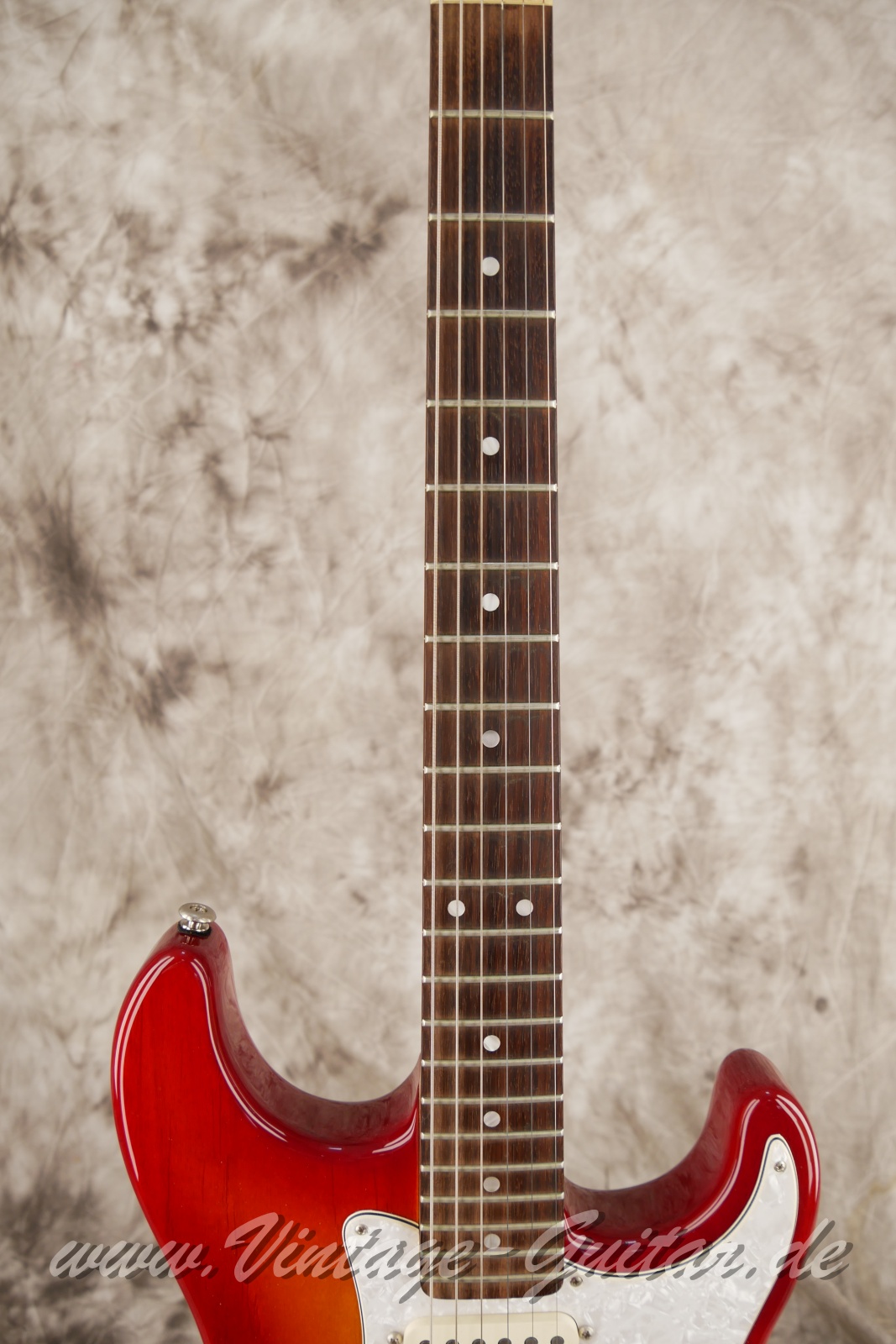 img/vintage/6073/G&L_Legacy_cherry_sunburst_USA_1997-005.jpg