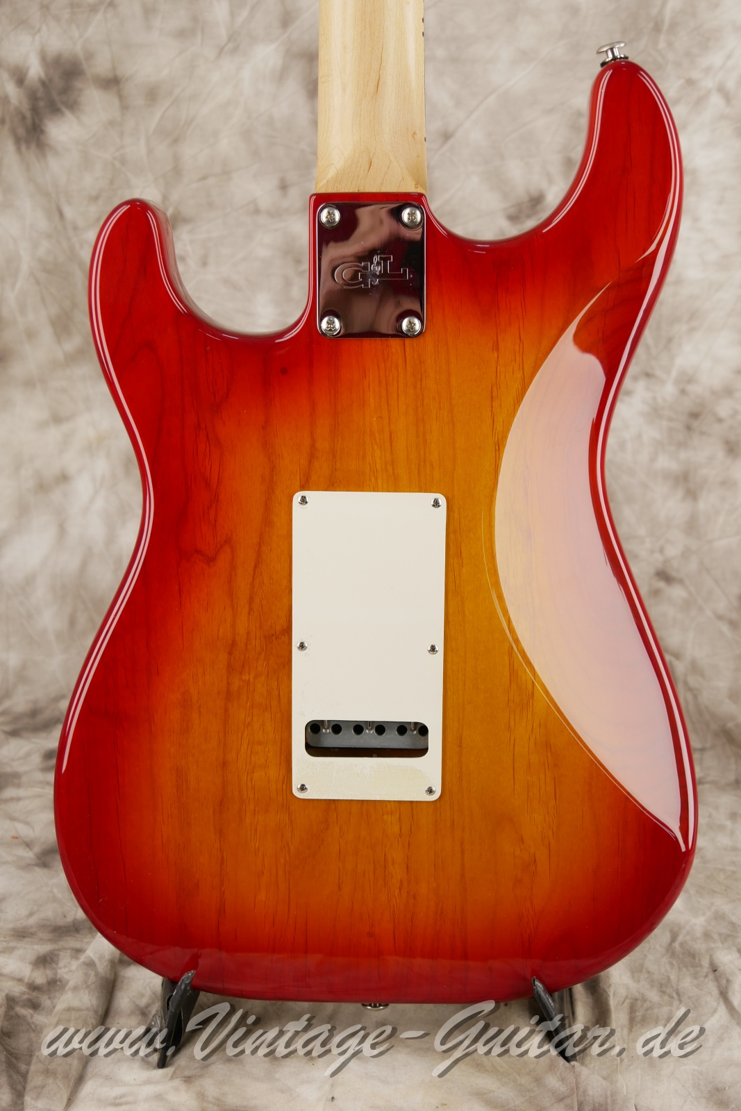 img/vintage/6073/G&L_Legacy_cherry_sunburst_USA_1997-008.jpg