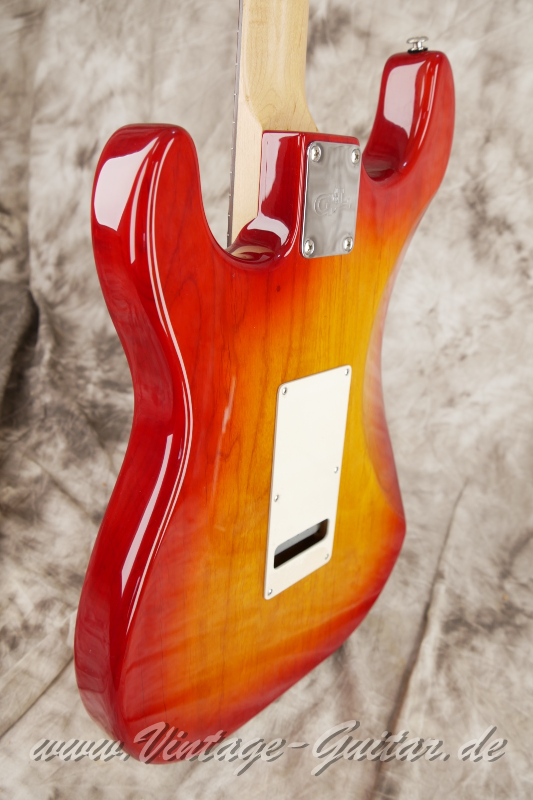 img/vintage/6073/G&L_Legacy_cherry_sunburst_USA_1997-011.jpg