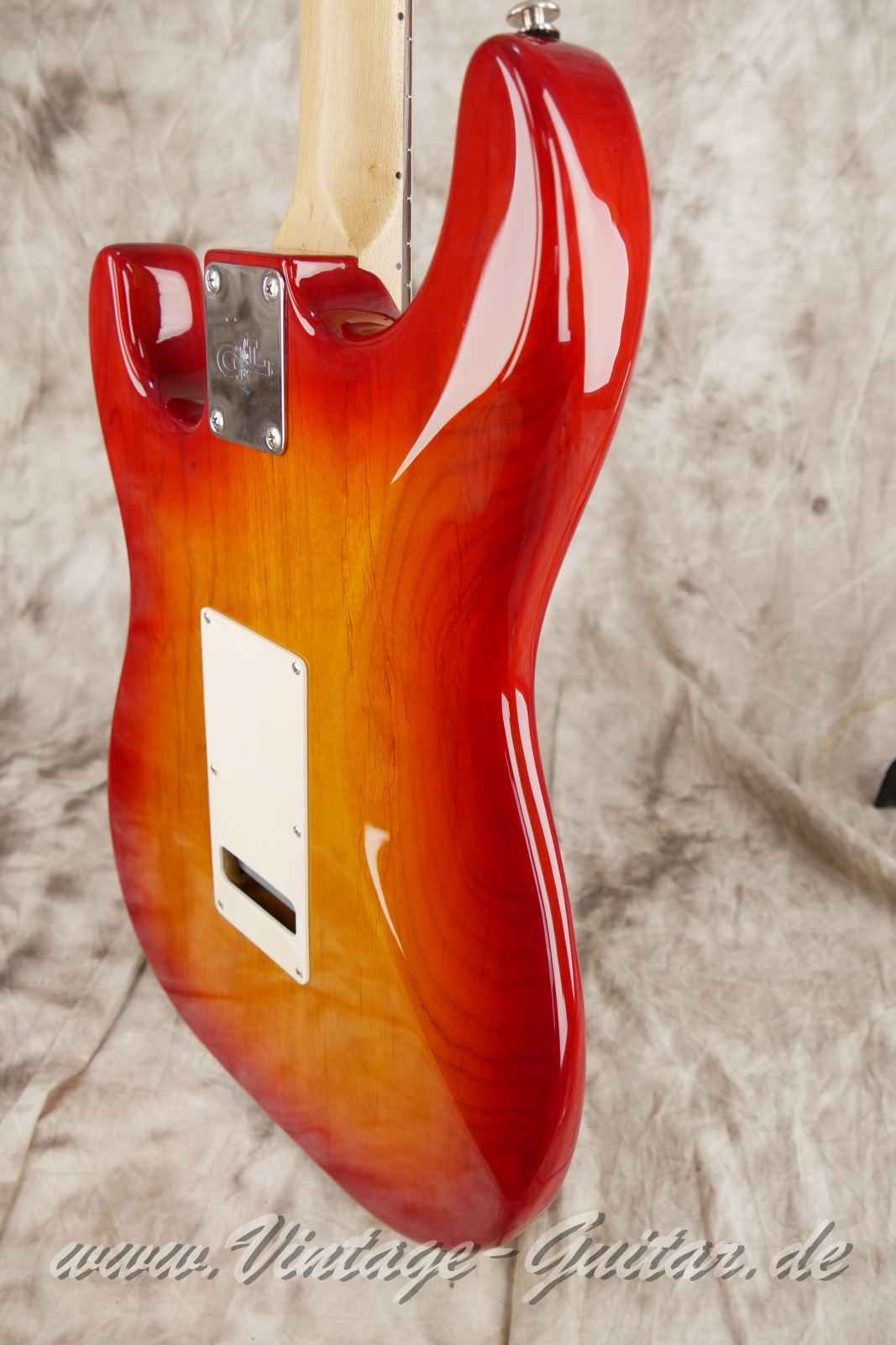 img/vintage/6073/G&L_Legacy_cherry_sunburst_USA_1997-012.jpg