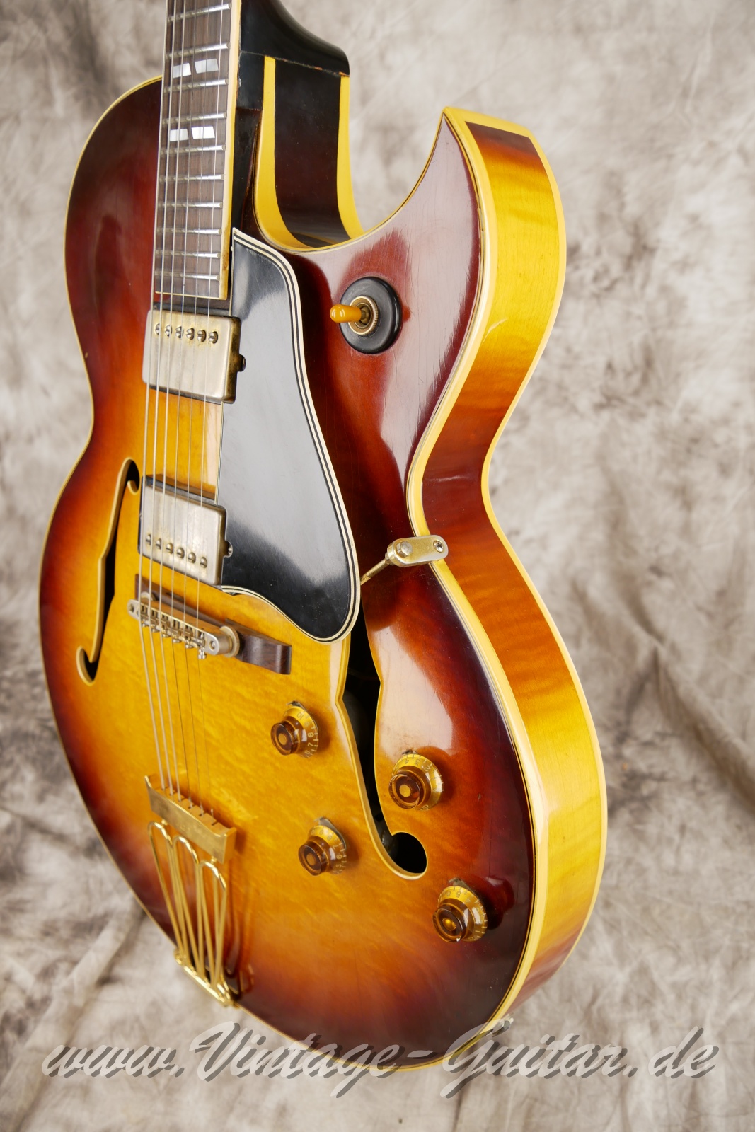 img/vintage/6074/Gibson_ES_350_T_PAF_sunburst_1960-010.jpg