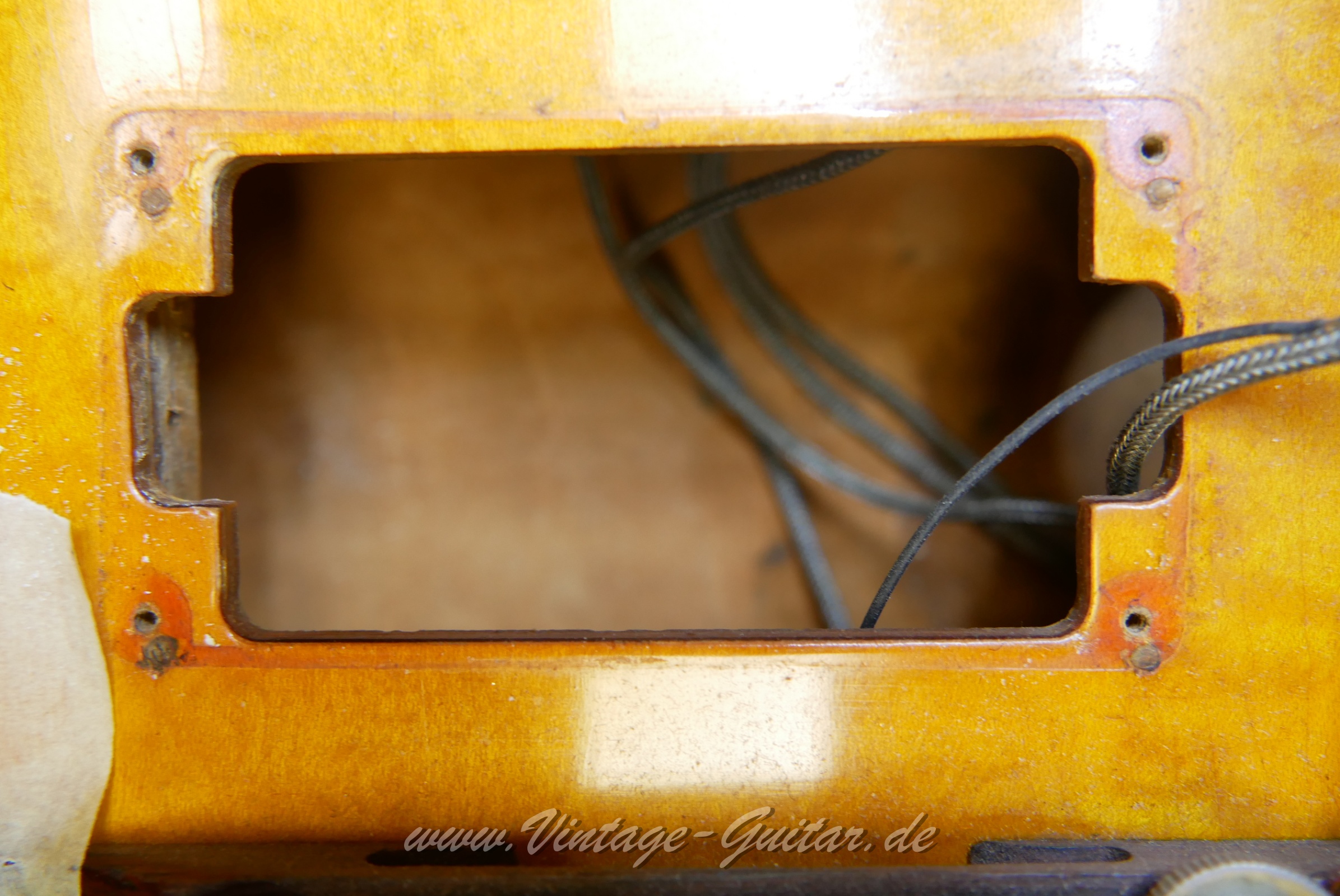 img/vintage/6074/Gibson_ES_350_T_PAF_sunburst_1960-017.jpg