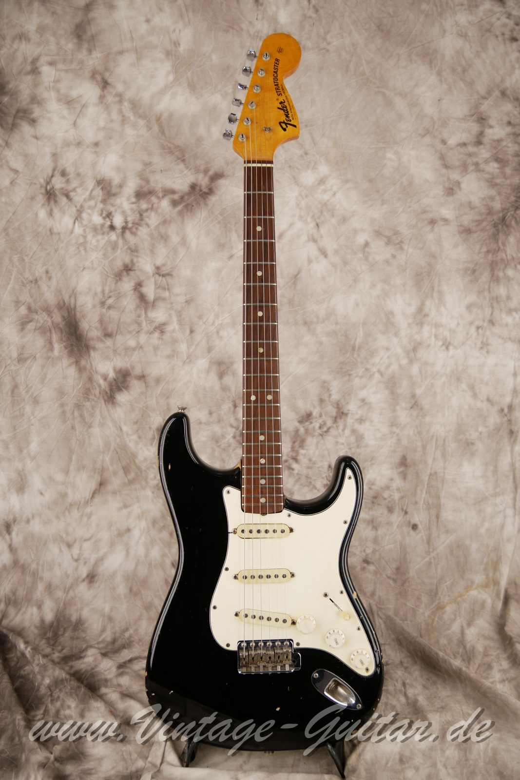 Fender_Stratocaster_black_common_color_1969-001.jpg