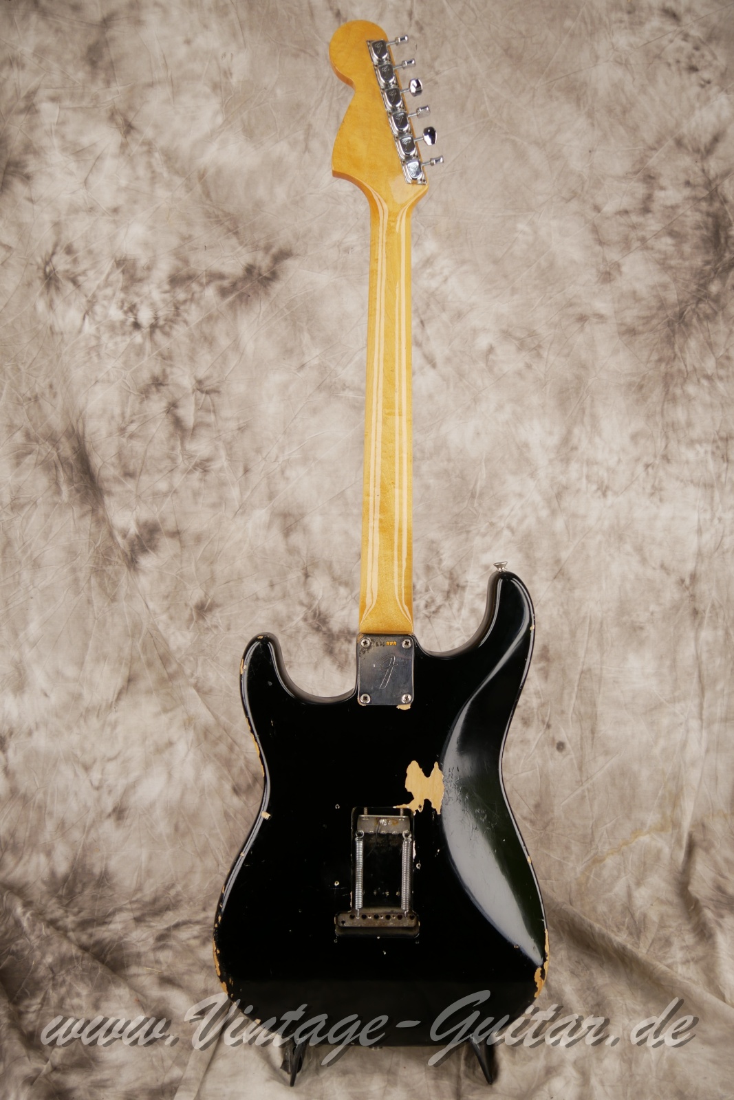 img/vintage/6075/Fender_Stratocaster_black_common_color_1969-002.JPG