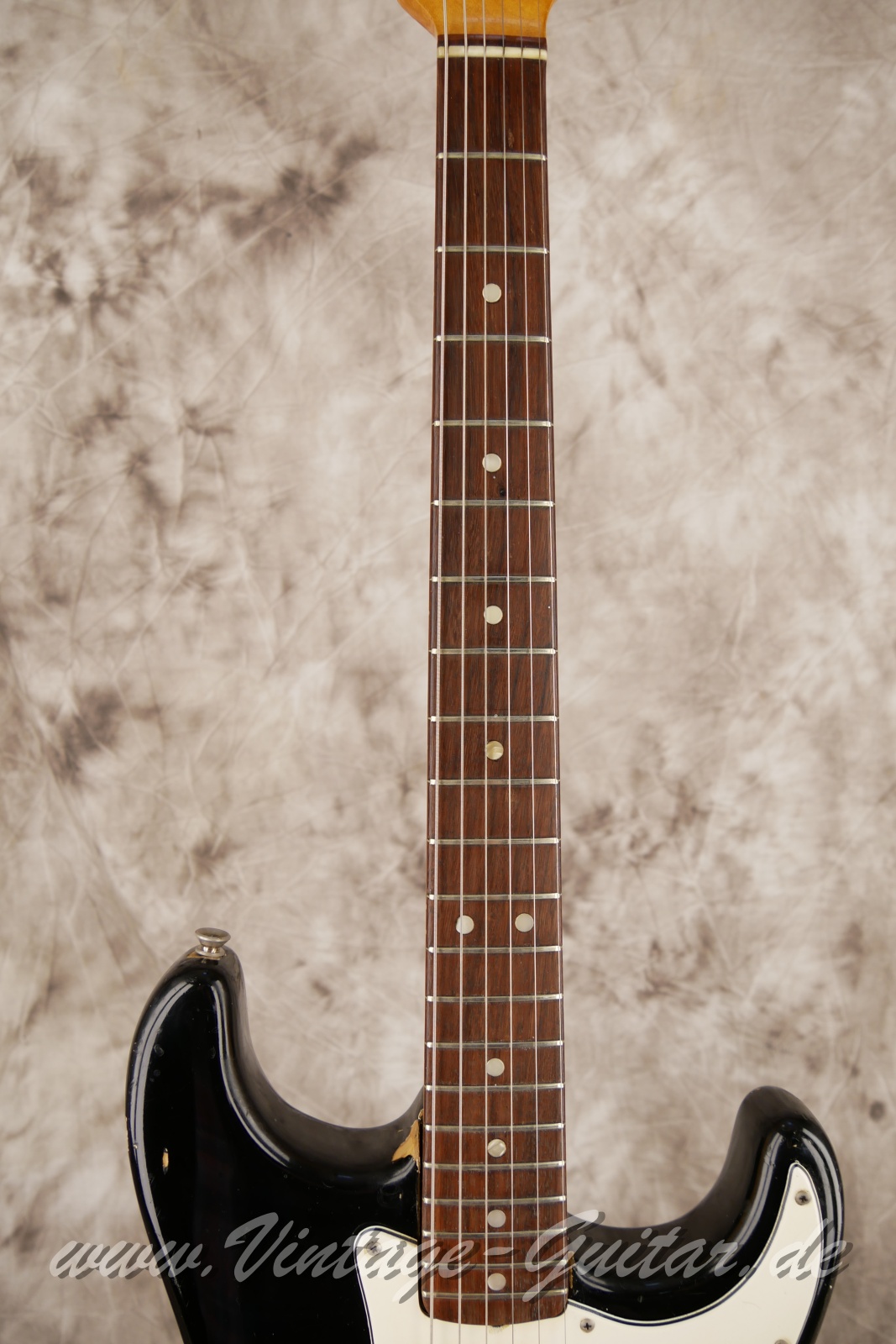img/vintage/6075/Fender_Stratocaster_black_common_color_1969-005.jpg