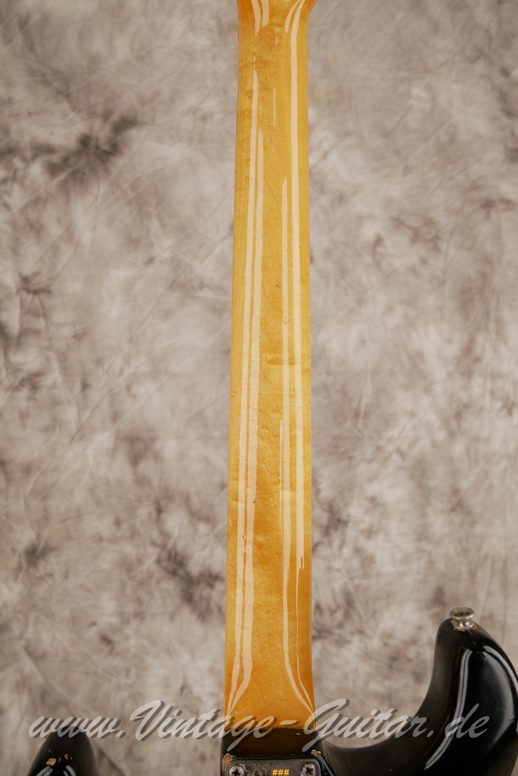 img/vintage/6075/Fender_Stratocaster_black_common_color_1969-006.JPG