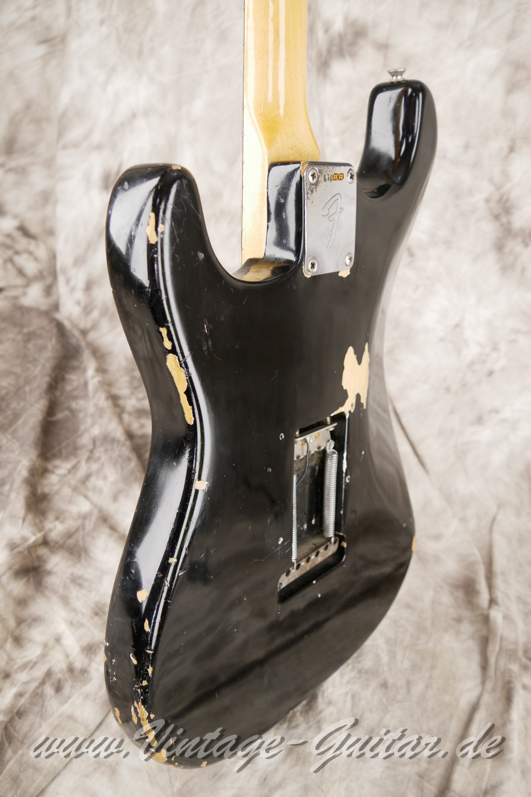 img/vintage/6075/Fender_Stratocaster_black_common_color_1969-011.JPG
