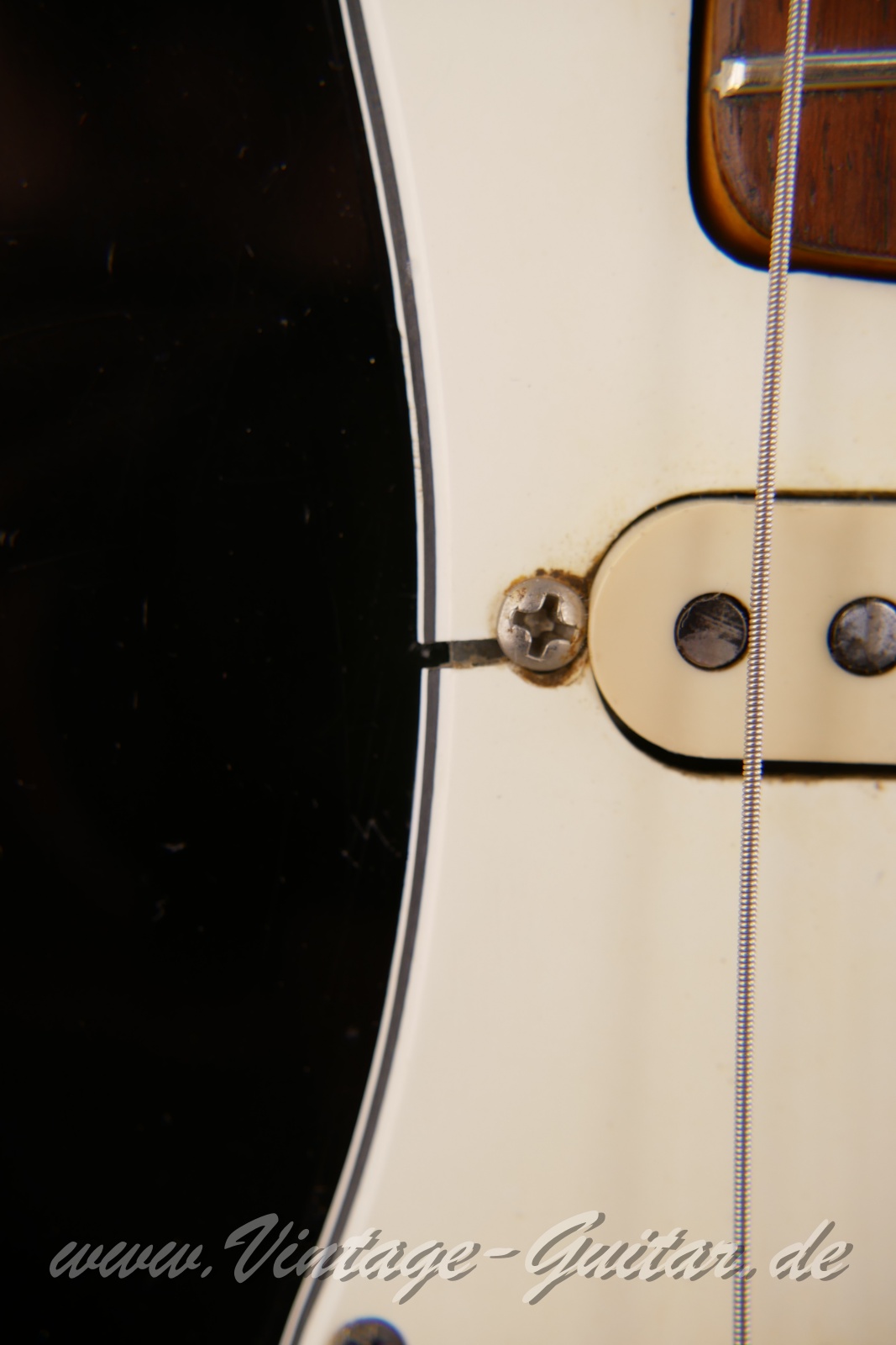 img/vintage/6075/Fender_Stratocaster_black_common_color_1969-013.jpg
