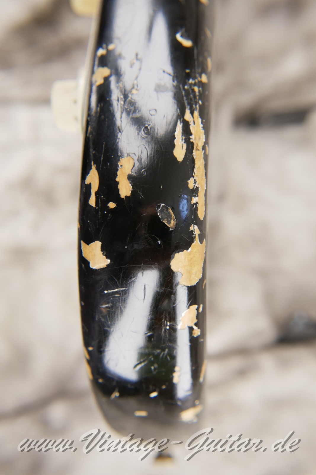 img/vintage/6075/Fender_Stratocaster_black_common_color_1969-015.jpg