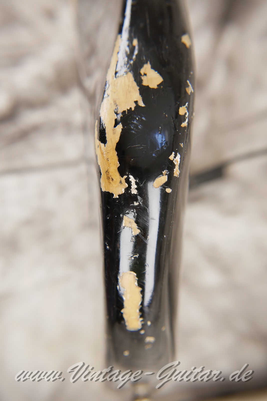 img/vintage/6075/Fender_Stratocaster_black_common_color_1969-016.jpg