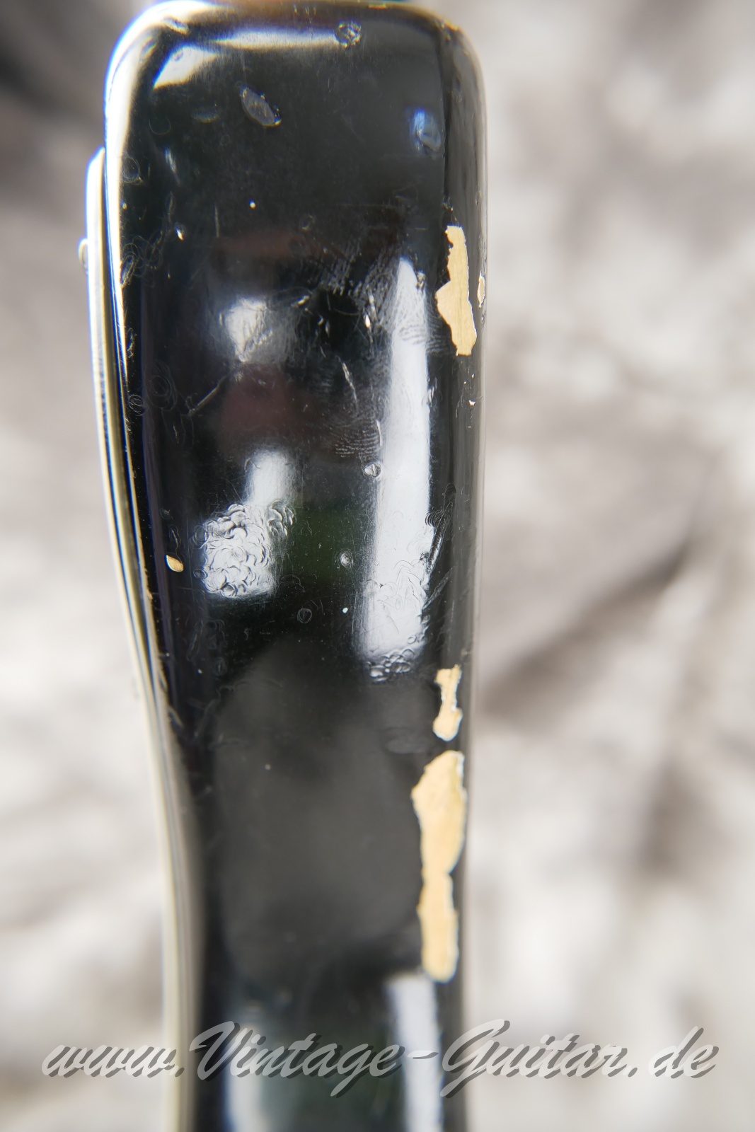 img/vintage/6075/Fender_Stratocaster_black_common_color_1969-018.jpg