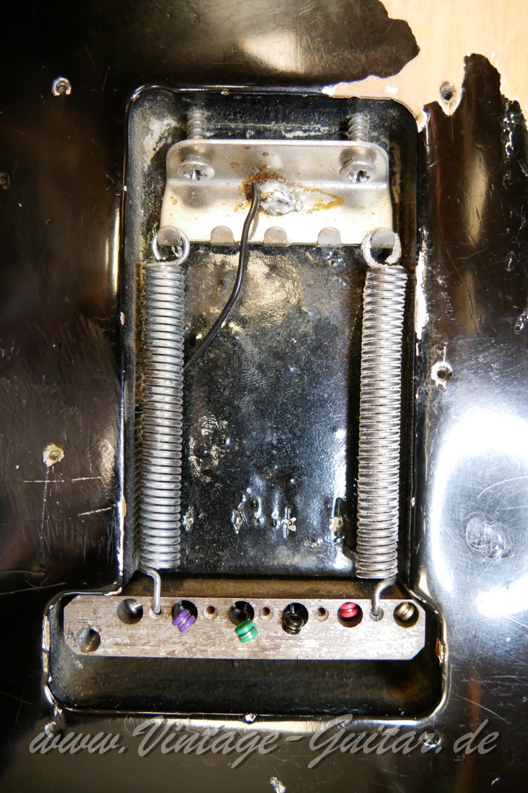 img/vintage/6075/Fender_Stratocaster_black_common_color_1969-023.JPG
