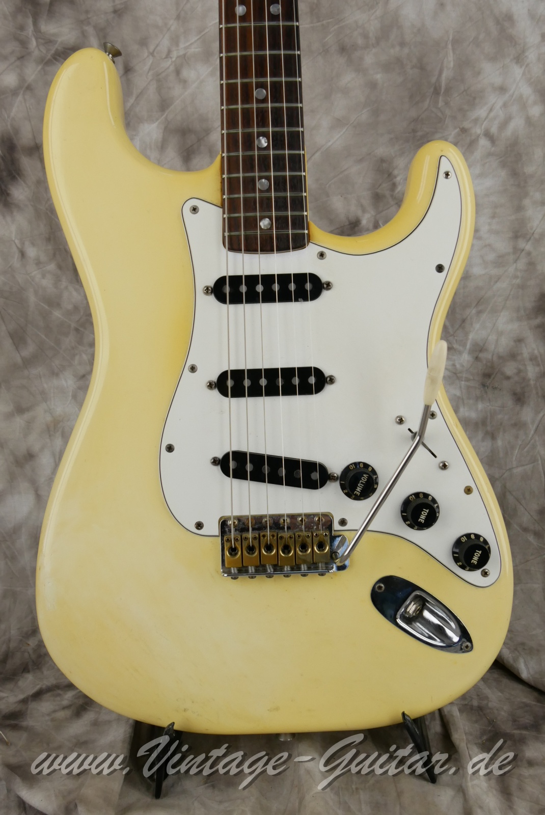 img/vintage/6076/fender_stratocaster_olympic_white_USA_1979-007.JPG