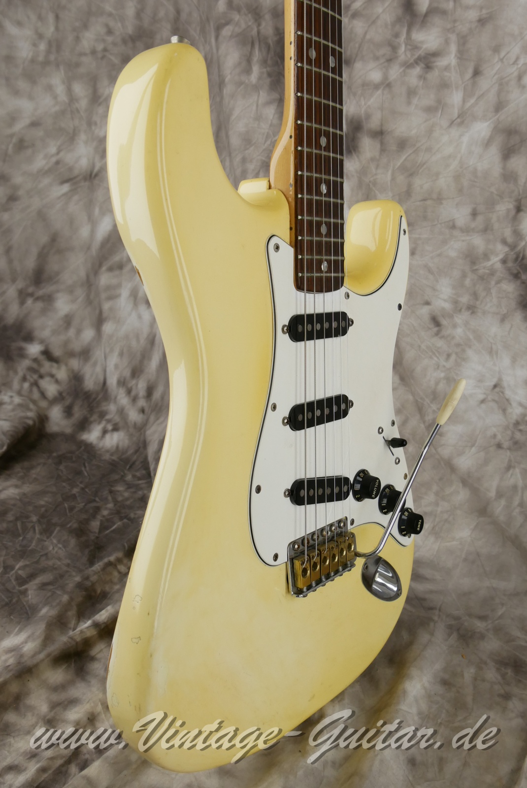 img/vintage/6076/fender_stratocaster_olympic_white_USA_1979-009.JPG