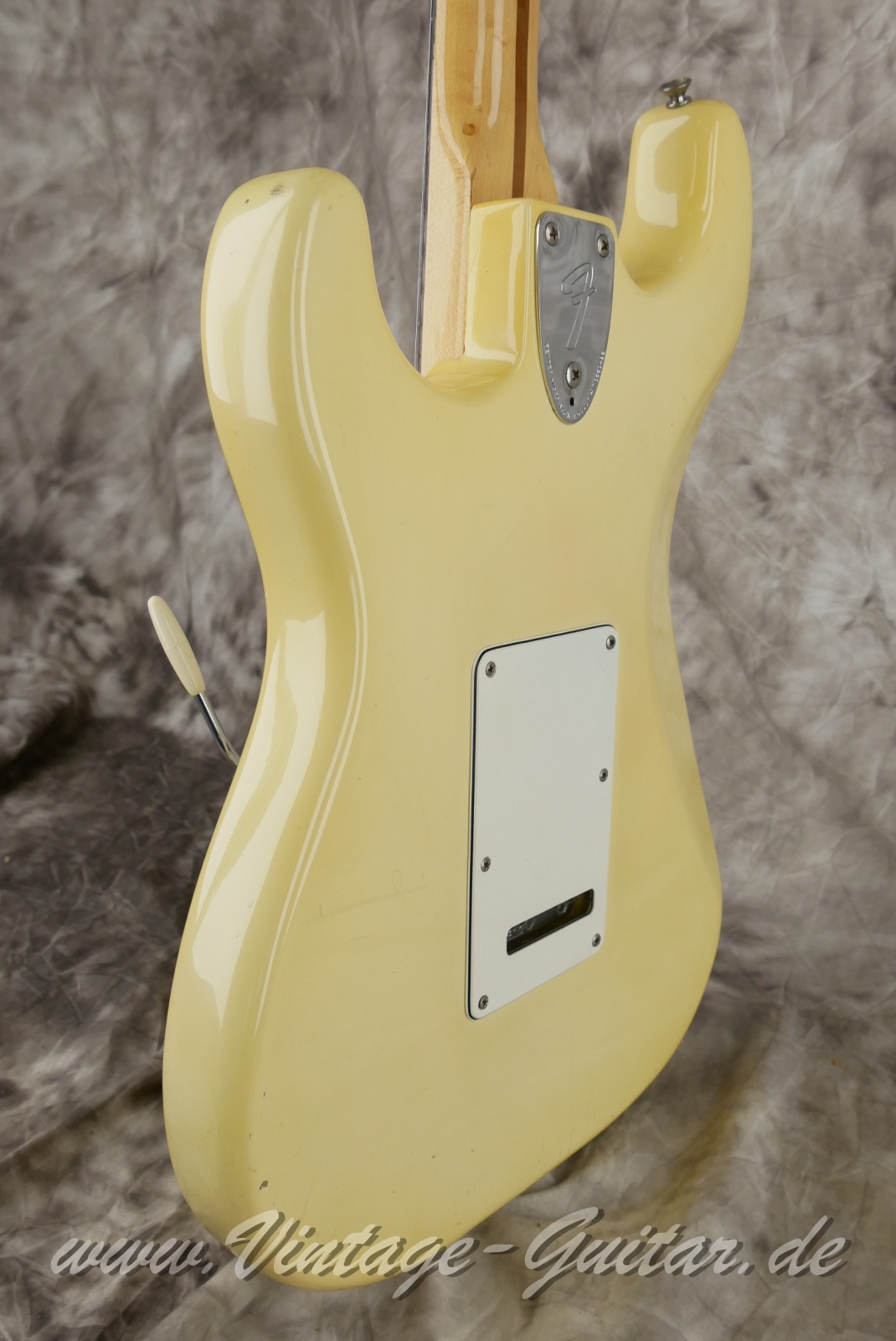 img/vintage/6076/fender_stratocaster_olympic_white_USA_1979-011.JPG