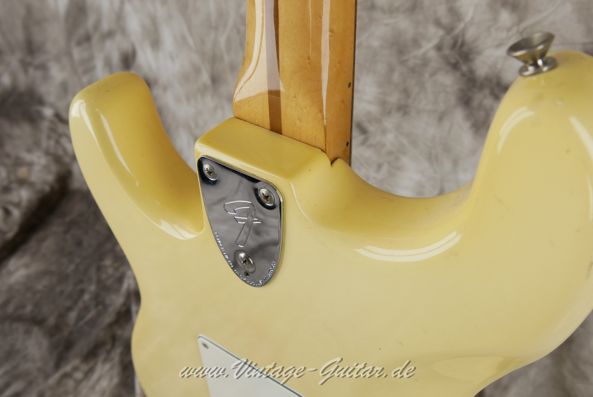 img/vintage/6076/fender_stratocaster_olympic_white_USA_1979-014.JPG
