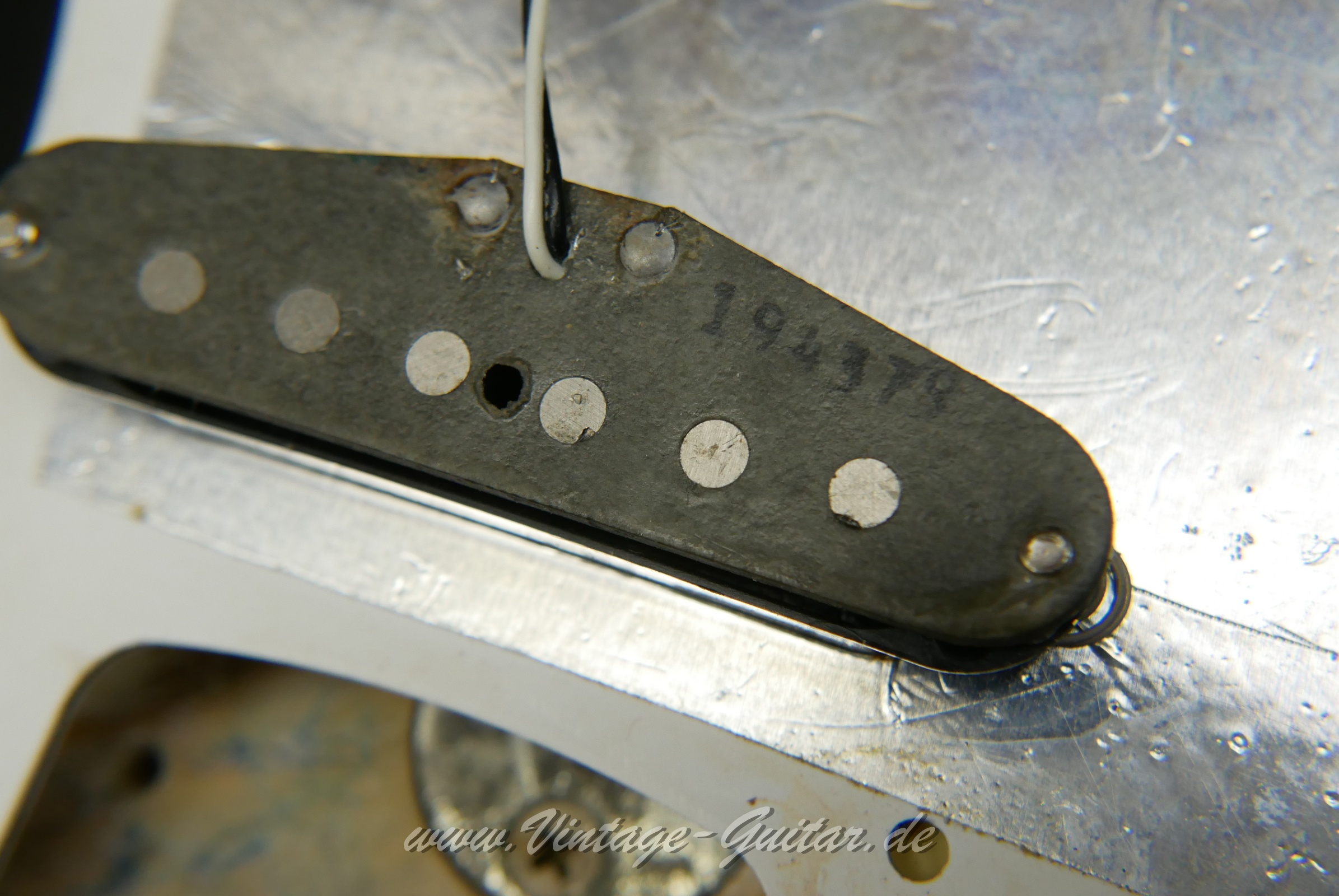 img/vintage/6076/fender_stratocaster_olympic_white_USA_1979-017.JPG