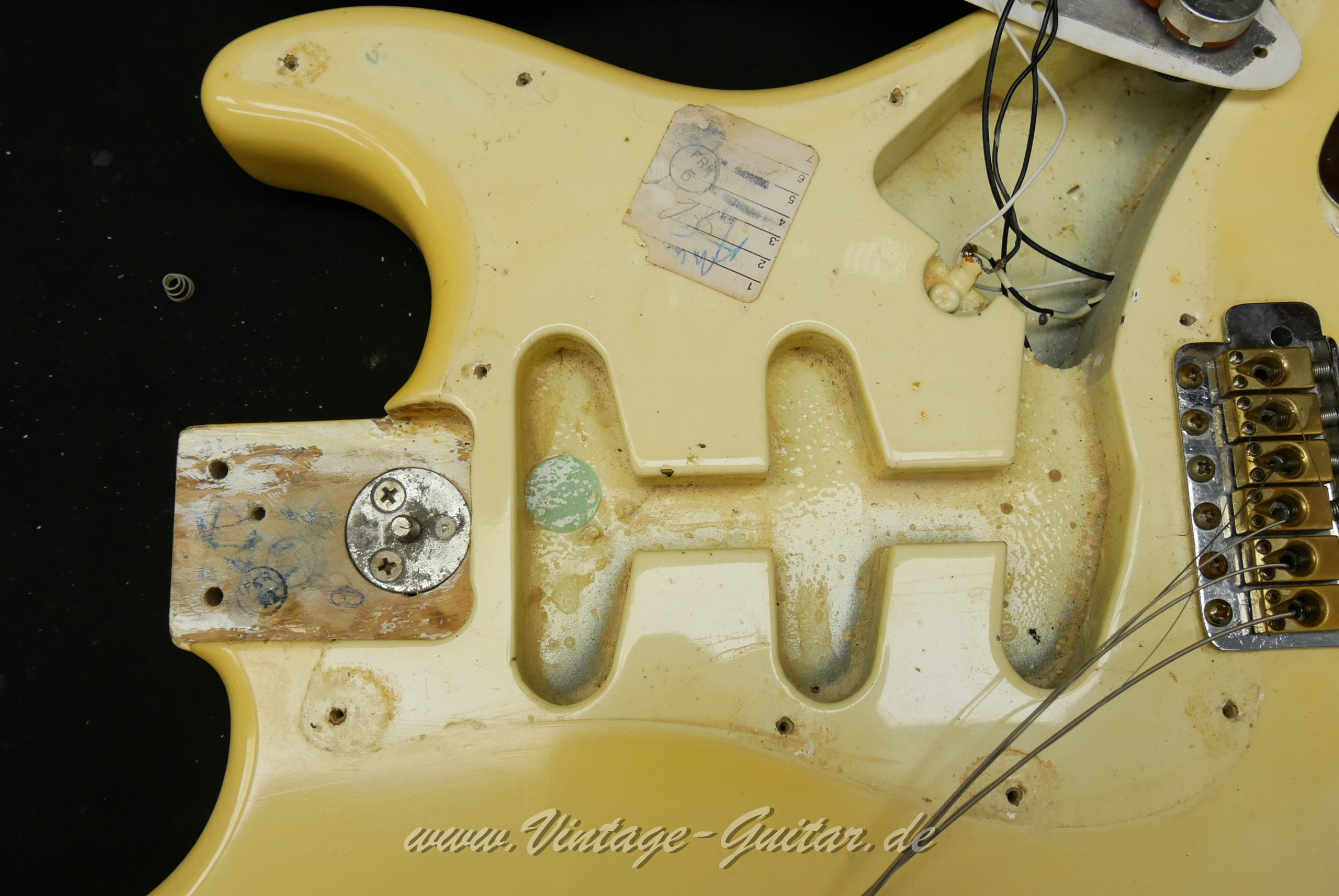 img/vintage/6076/fender_stratocaster_olympic_white_USA_1979-021.JPG