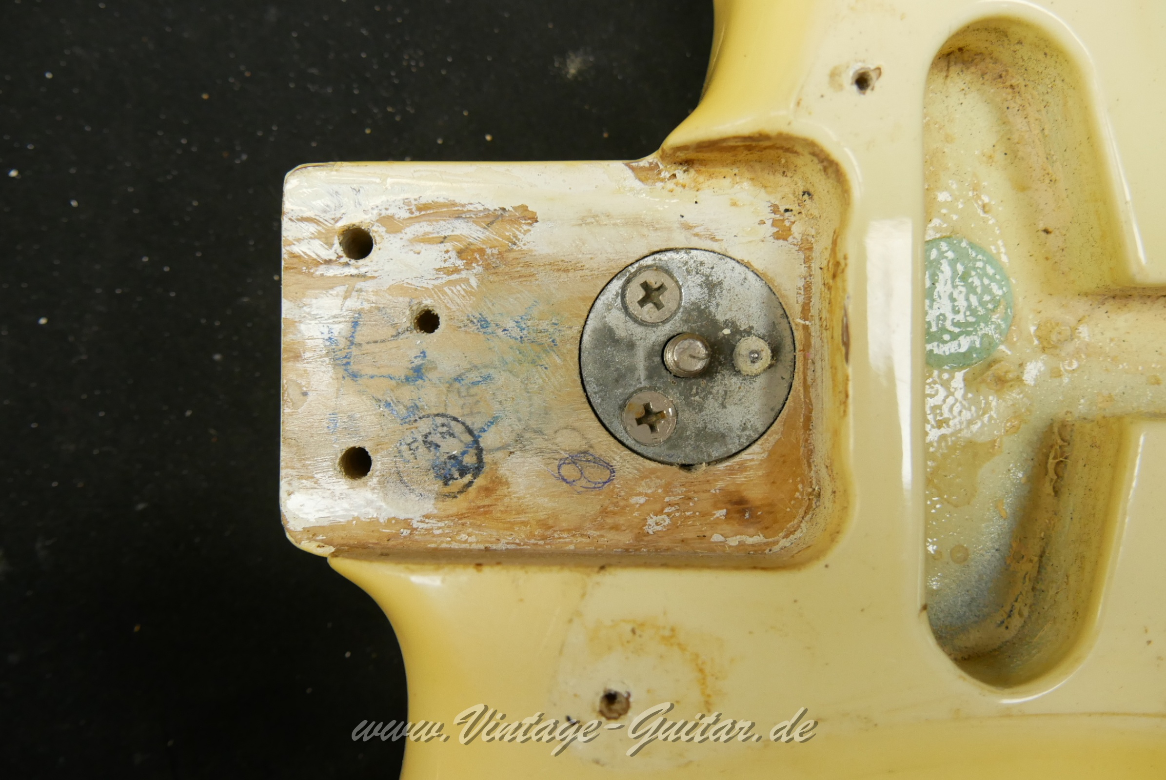 img/vintage/6076/fender_stratocaster_olympic_white_USA_1979-022.JPG