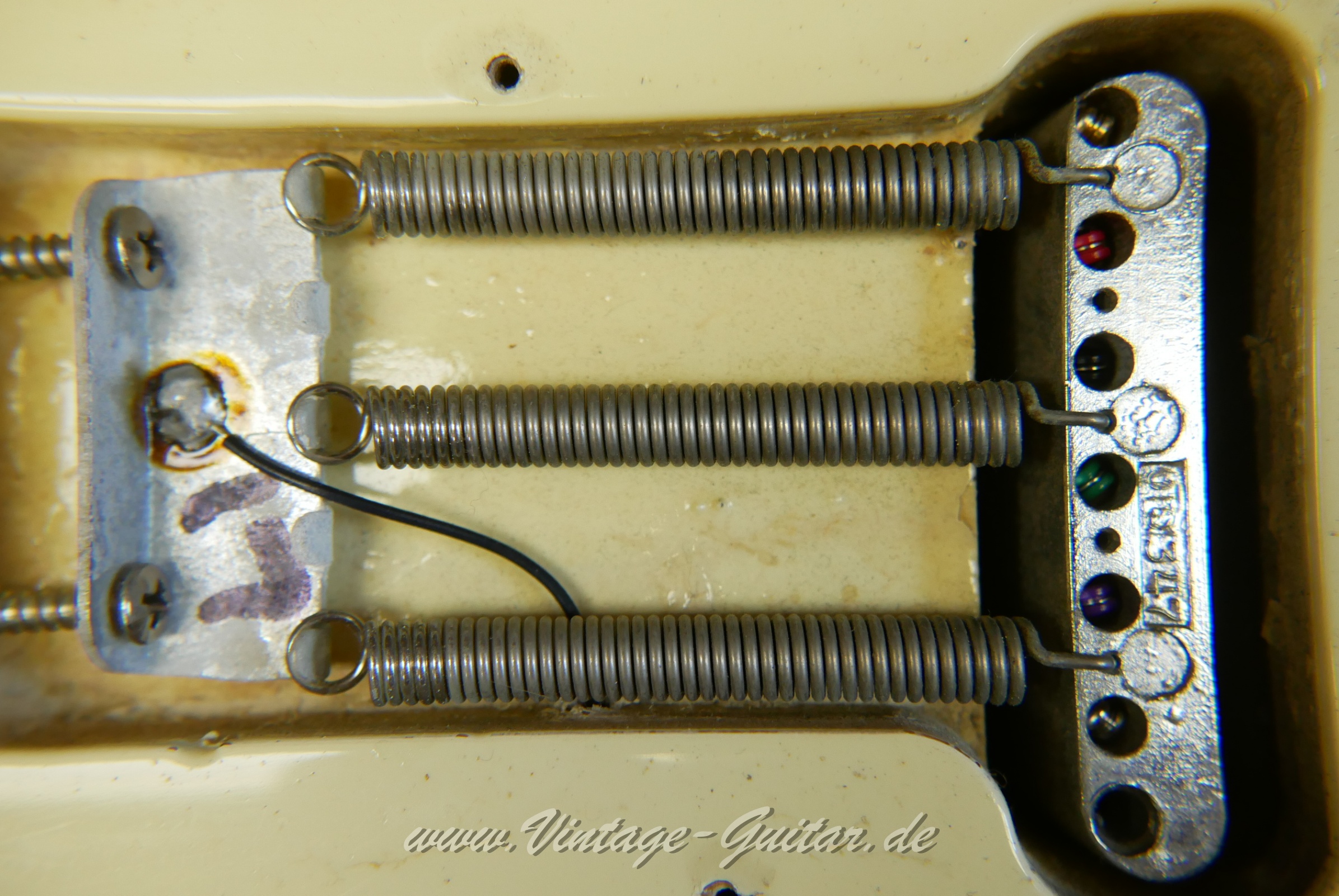 img/vintage/6076/fender_stratocaster_olympic_white_USA_1979-025.JPG
