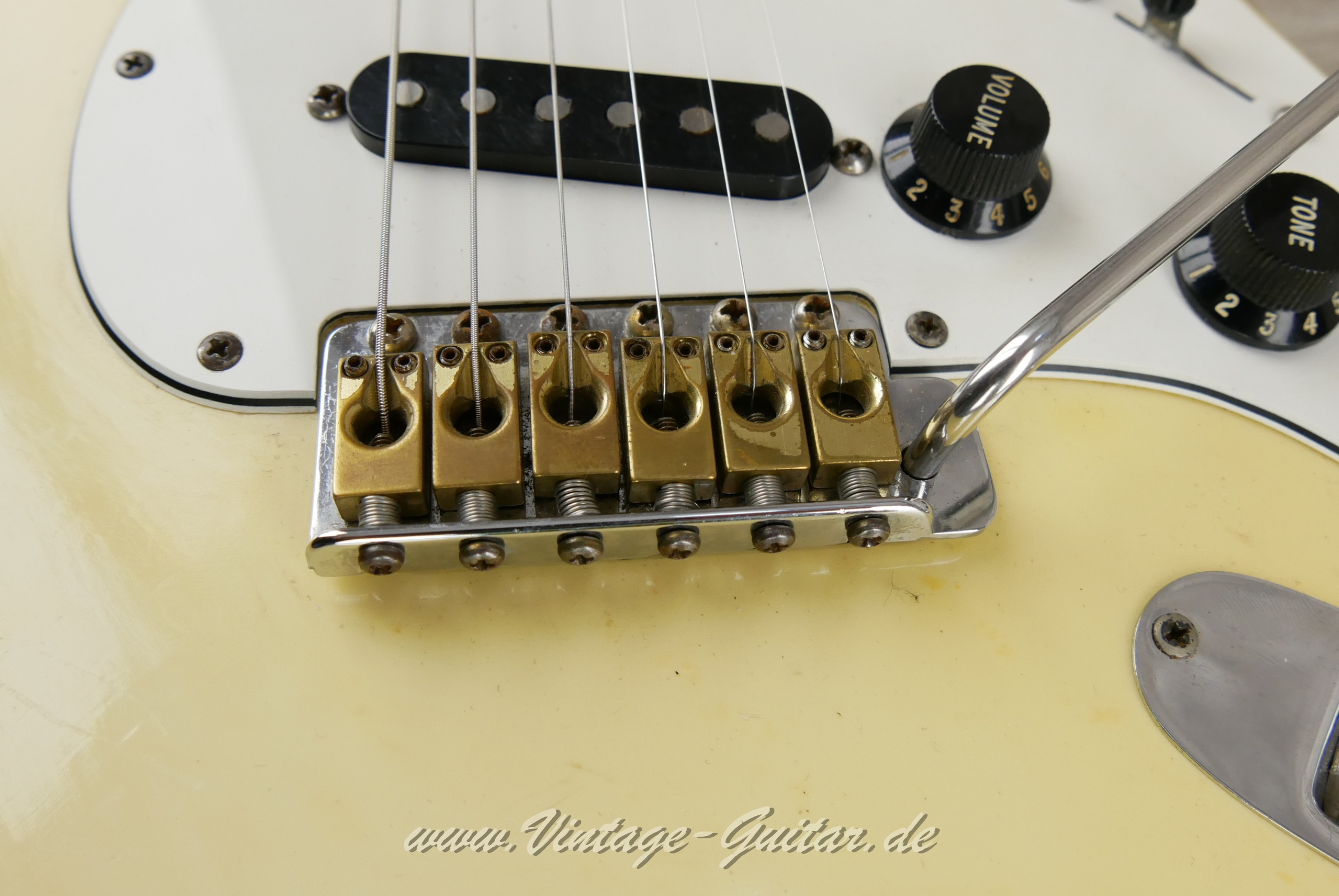 img/vintage/6076/fender_stratocaster_olympic_white_USA_1979-026.JPG