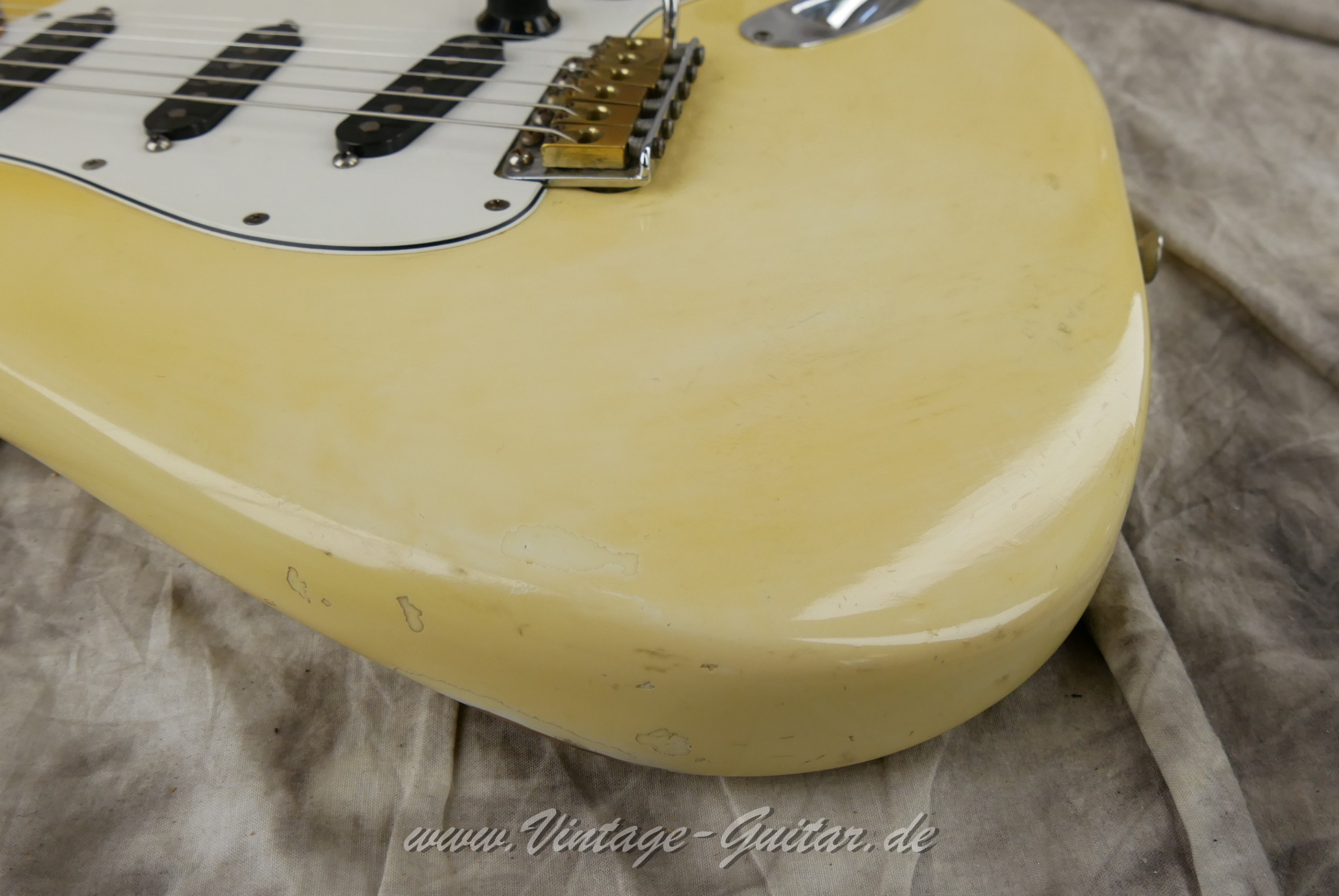 img/vintage/6076/fender_stratocaster_olympic_white_USA_1979-027.JPG