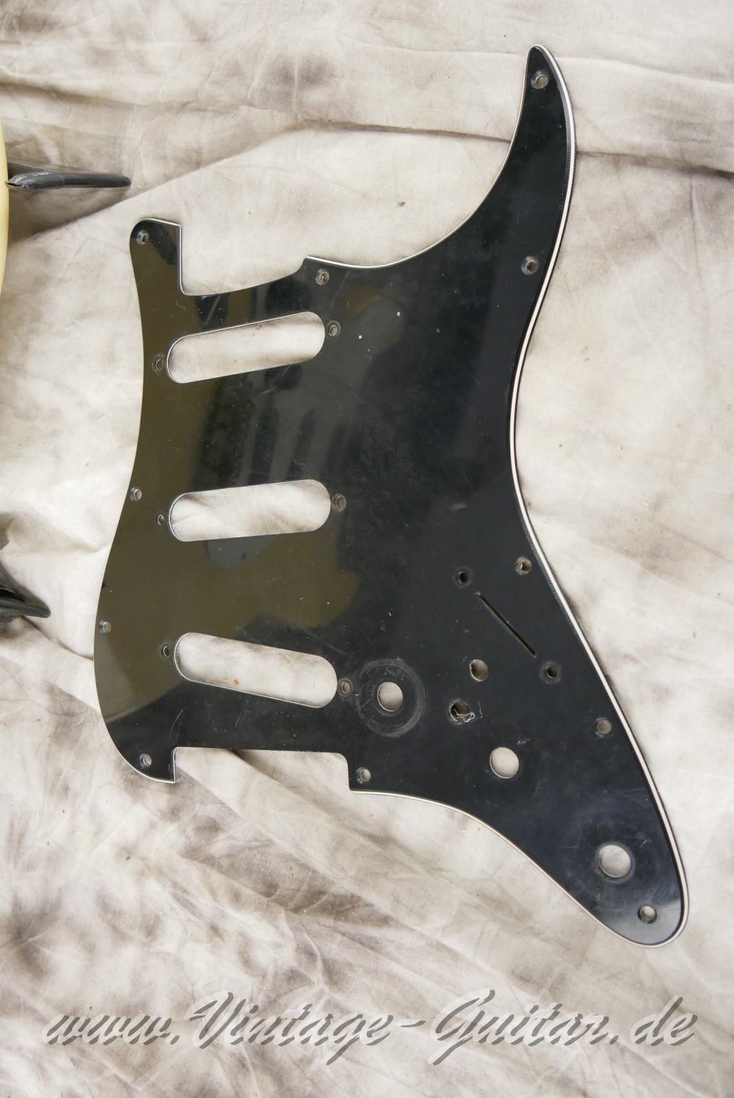 img/vintage/6076/fender_stratocaster_olympic_white_USA_1979-029.JPG