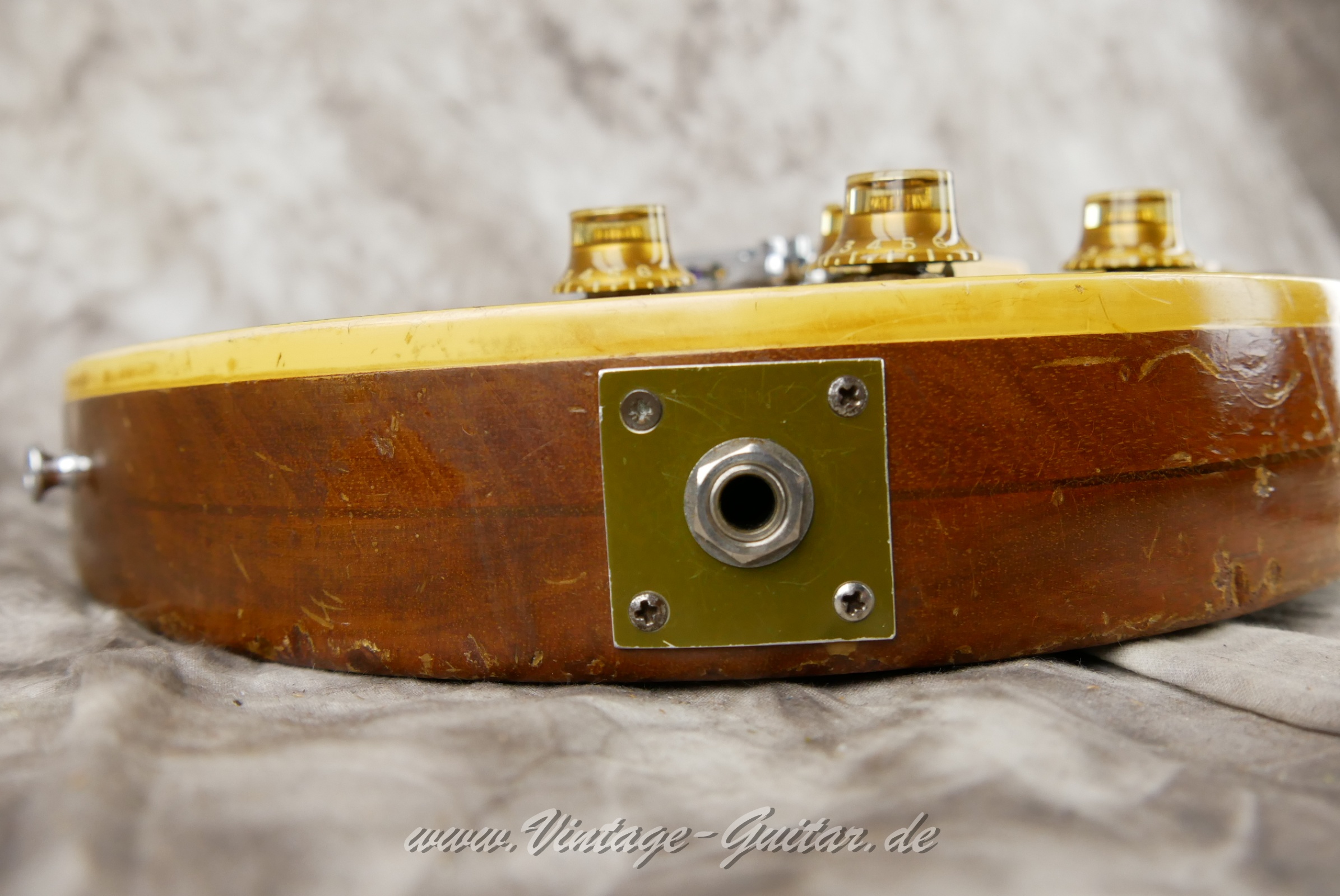 img/vintage/6078/gibson_les_paul_deluxe_goldtop_USA_1970-013.JPG