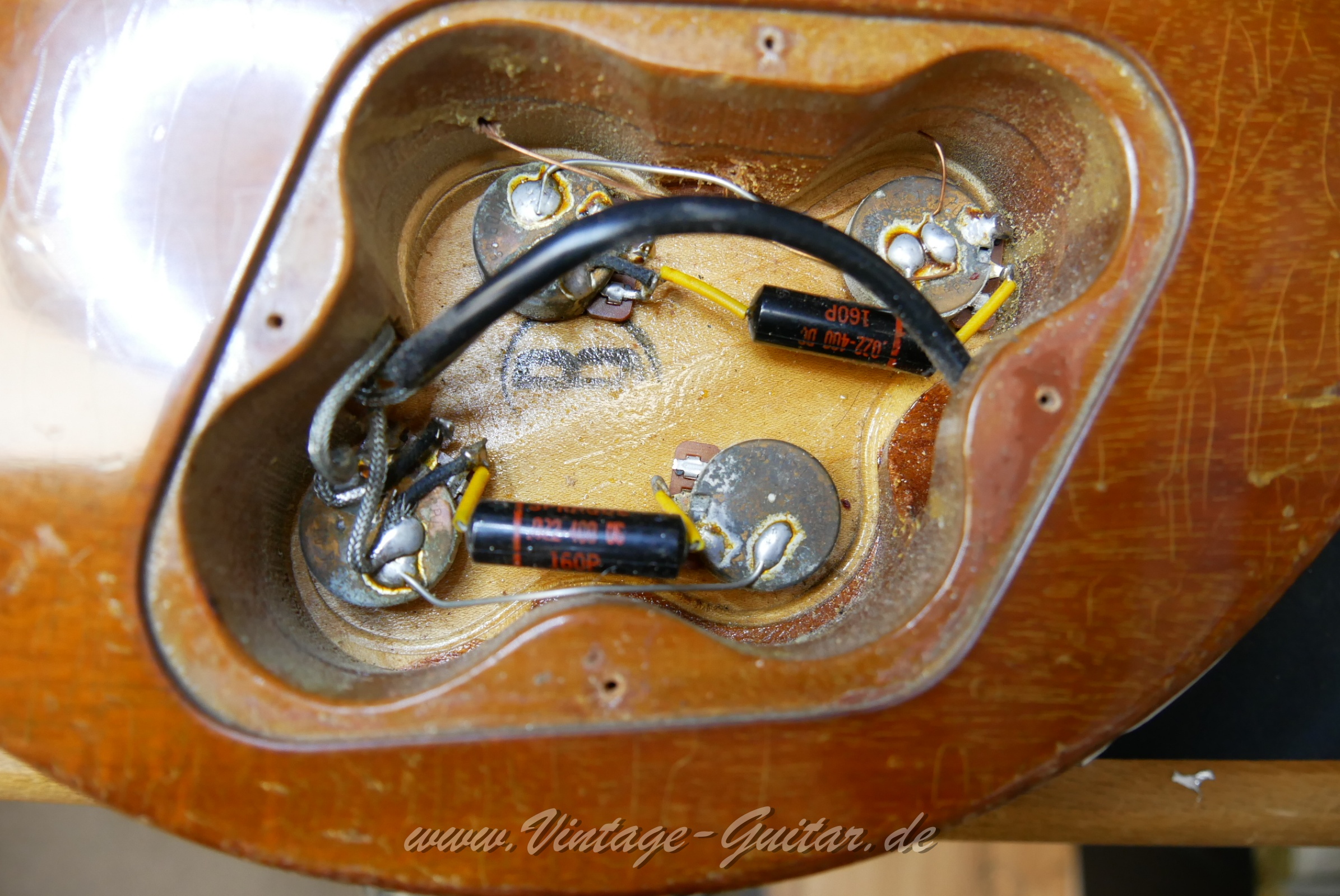 img/vintage/6078/gibson_les_paul_deluxe_goldtop_USA_1970-015.JPG