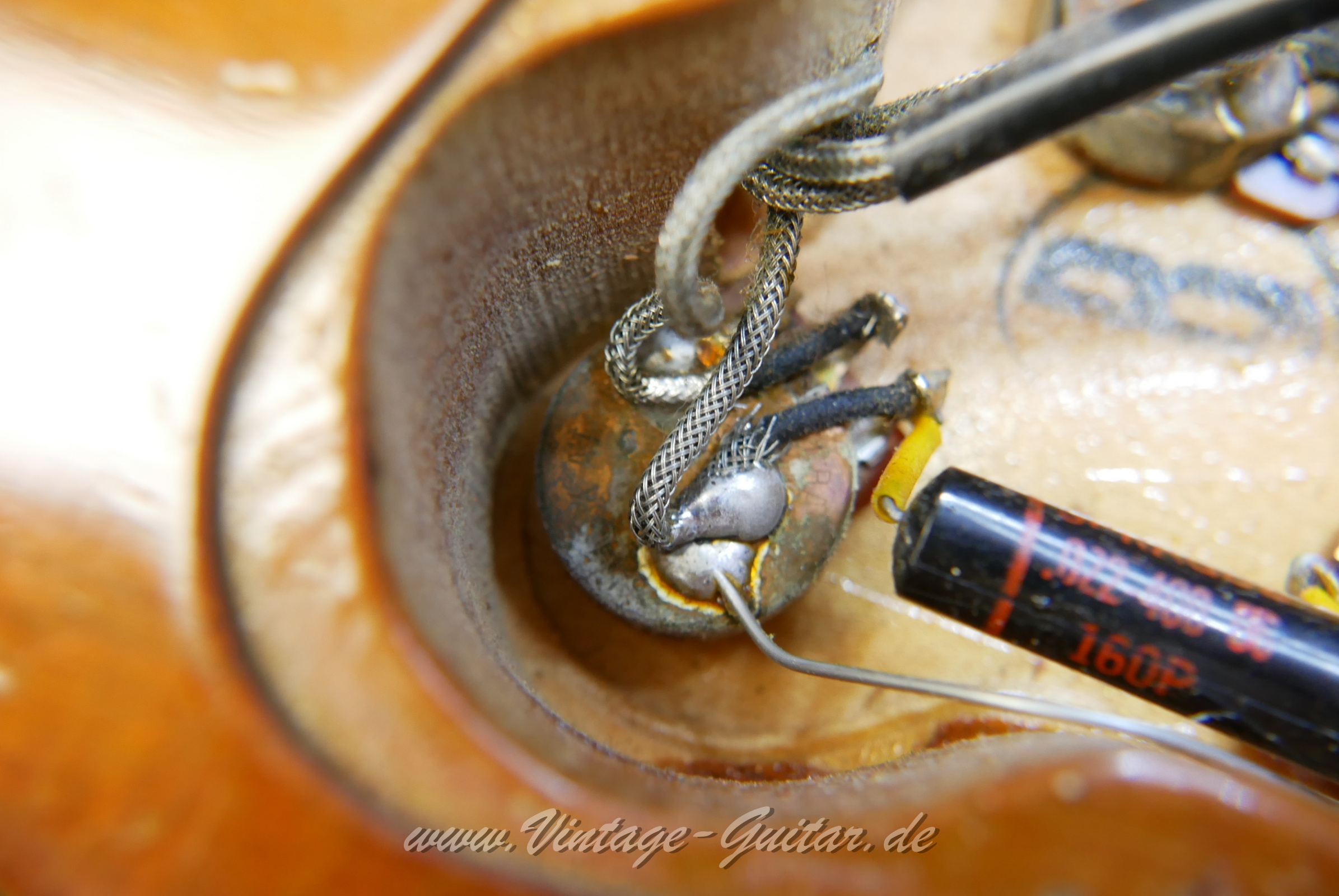 img/vintage/6078/gibson_les_paul_deluxe_goldtop_USA_1970-020.JPG