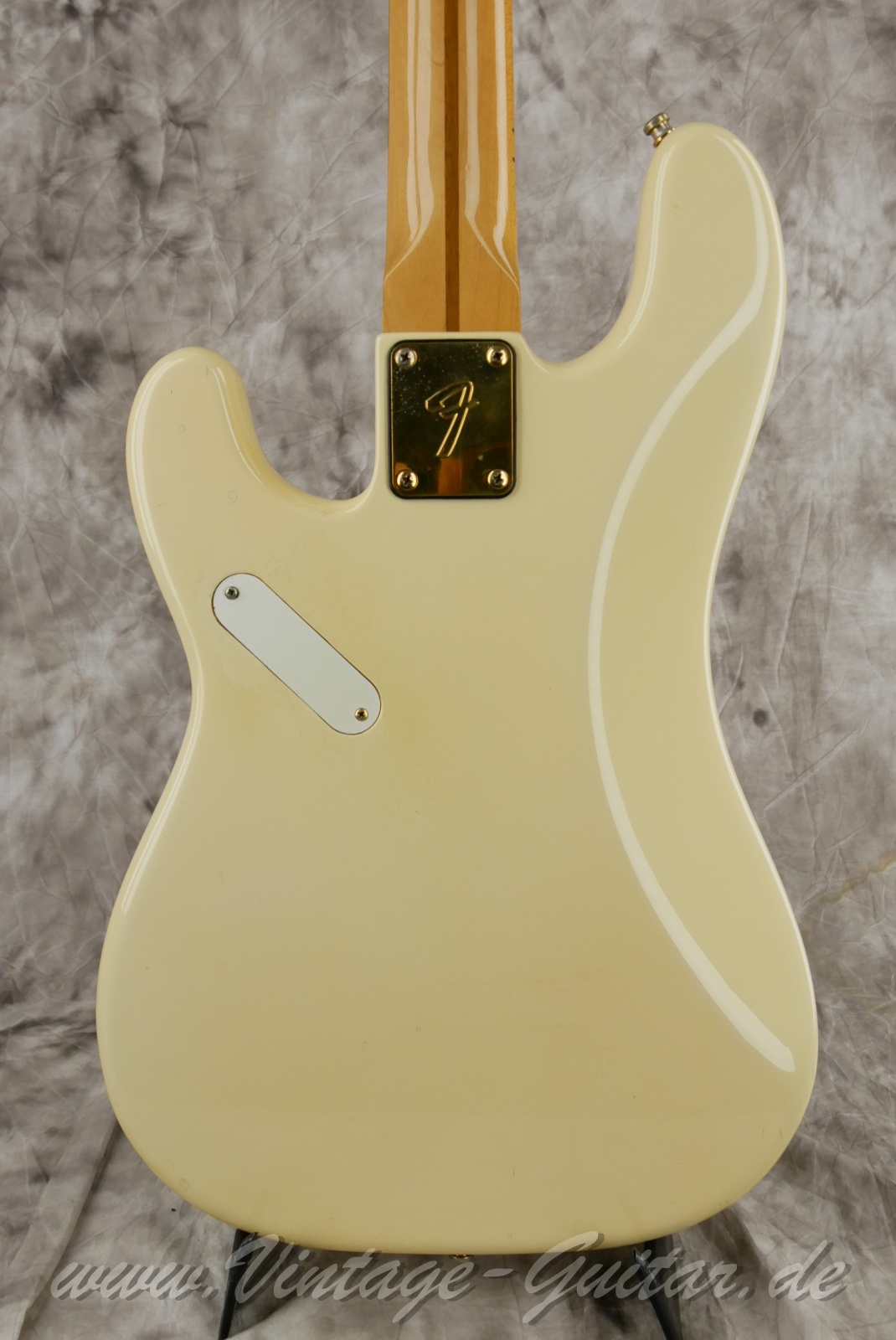 img/vintage/6083/fender_precision_bass_special_olympic_white_1982_usa-08.jpg