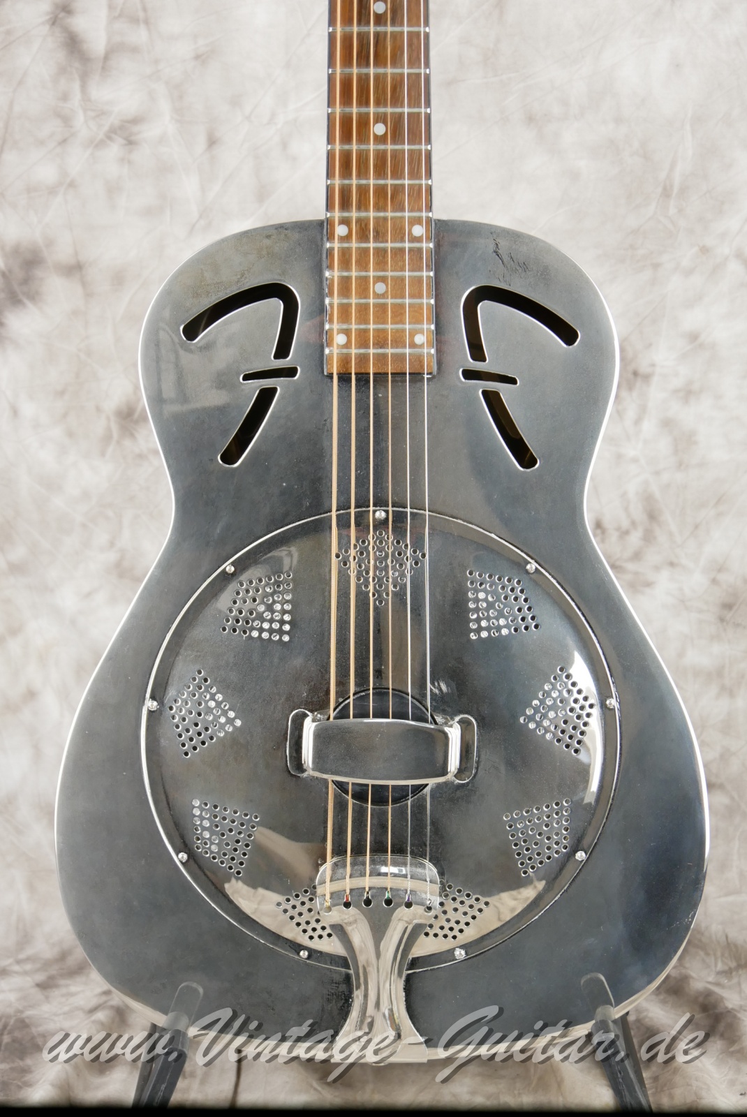 img/vintage/6094/Fender_FR_48_Resonator_silver_Korea_2003-007.JPG