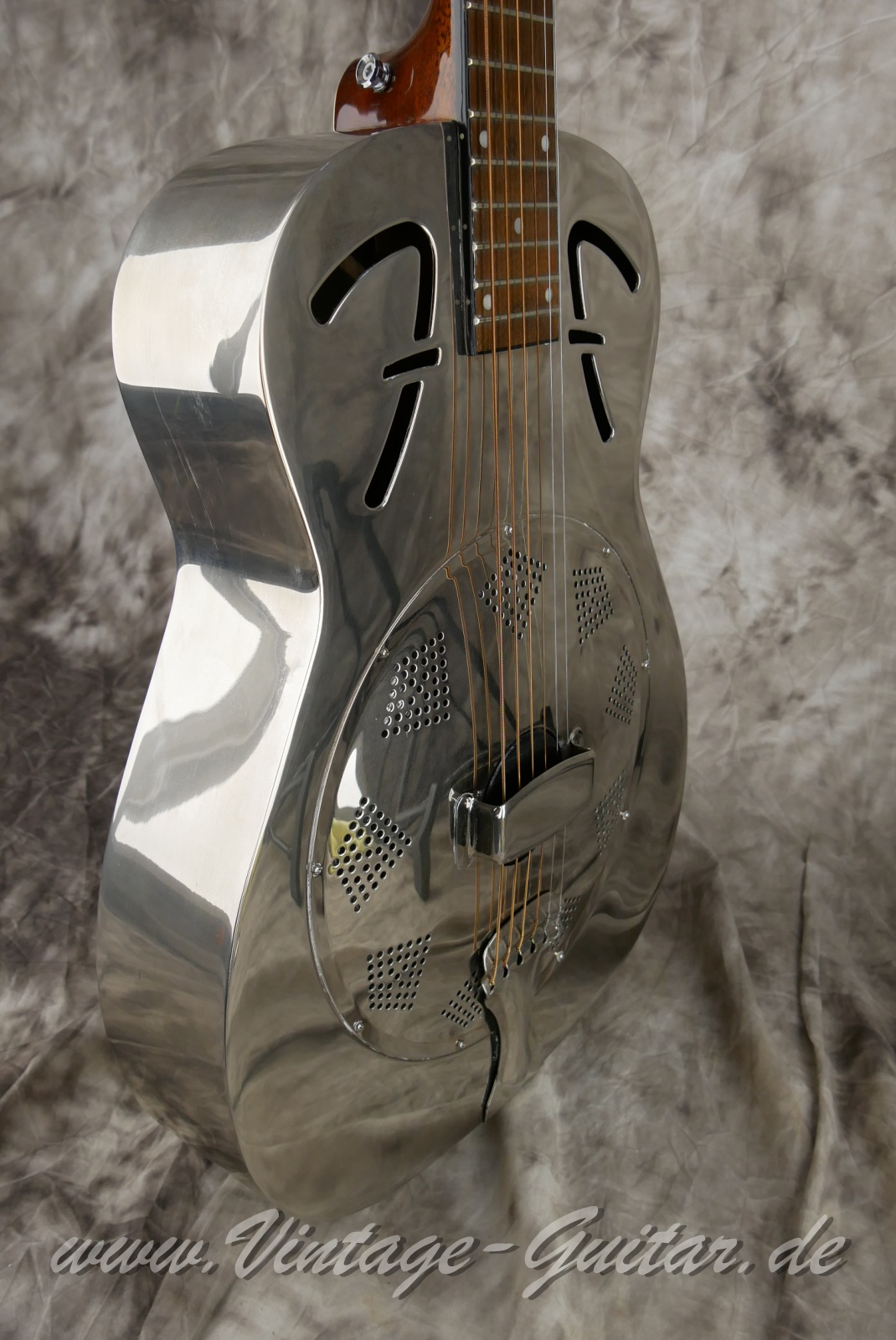 img/vintage/6094/Fender_FR_48_Resonator_silver_Korea_2003-009.JPG