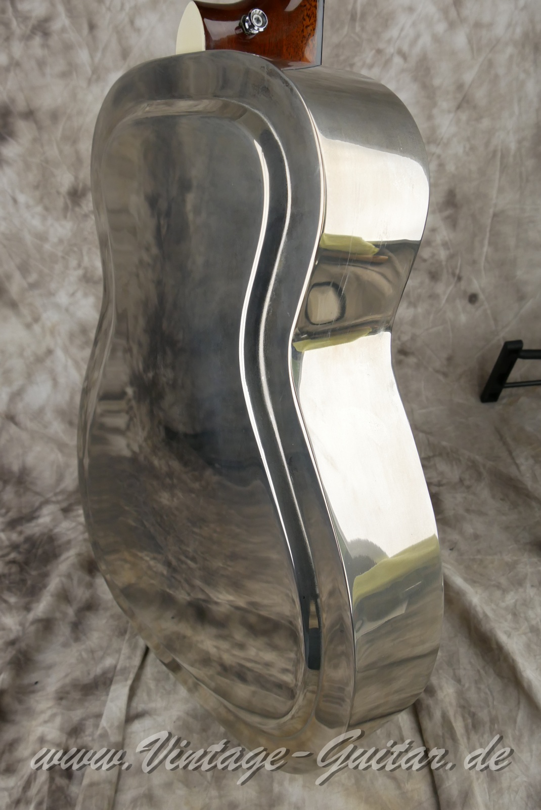 img/vintage/6094/Fender_FR_48_Resonator_silver_Korea_2003-012.JPG