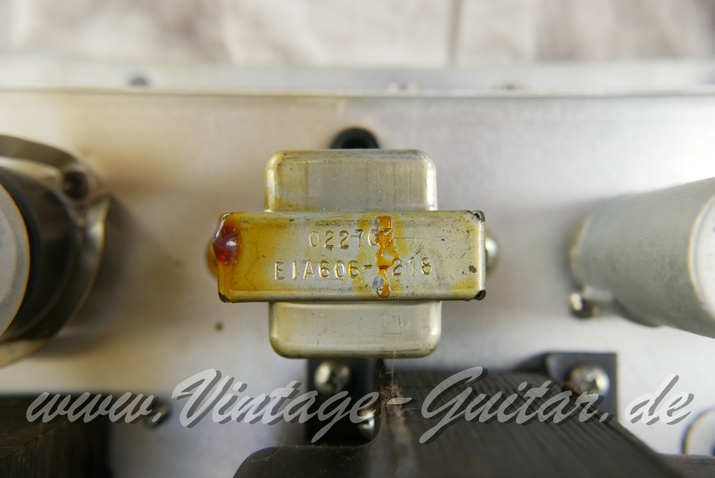 img/vintage/6098/Fender_Concert_2x10_Rivera_black_USA_1982-016.JPG