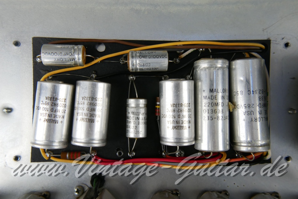 img/vintage/6098/Fender_Concert_2x10_Rivera_black_USA_1982-018.JPG