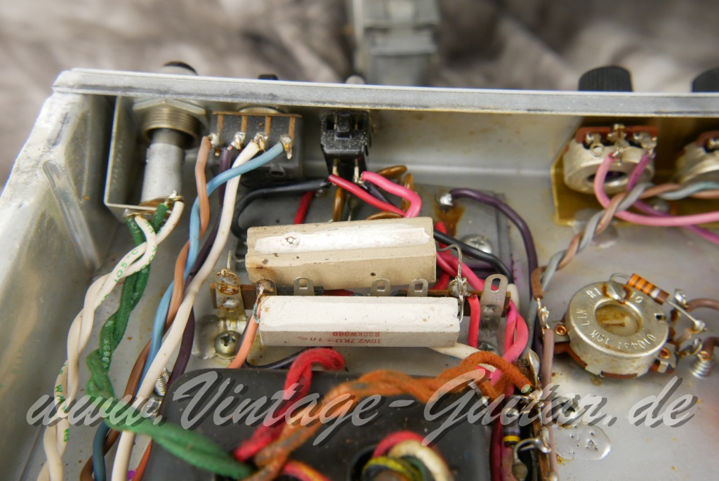 img/vintage/6098/Fender_Concert_2x10_Rivera_black_USA_1982-022.JPG
