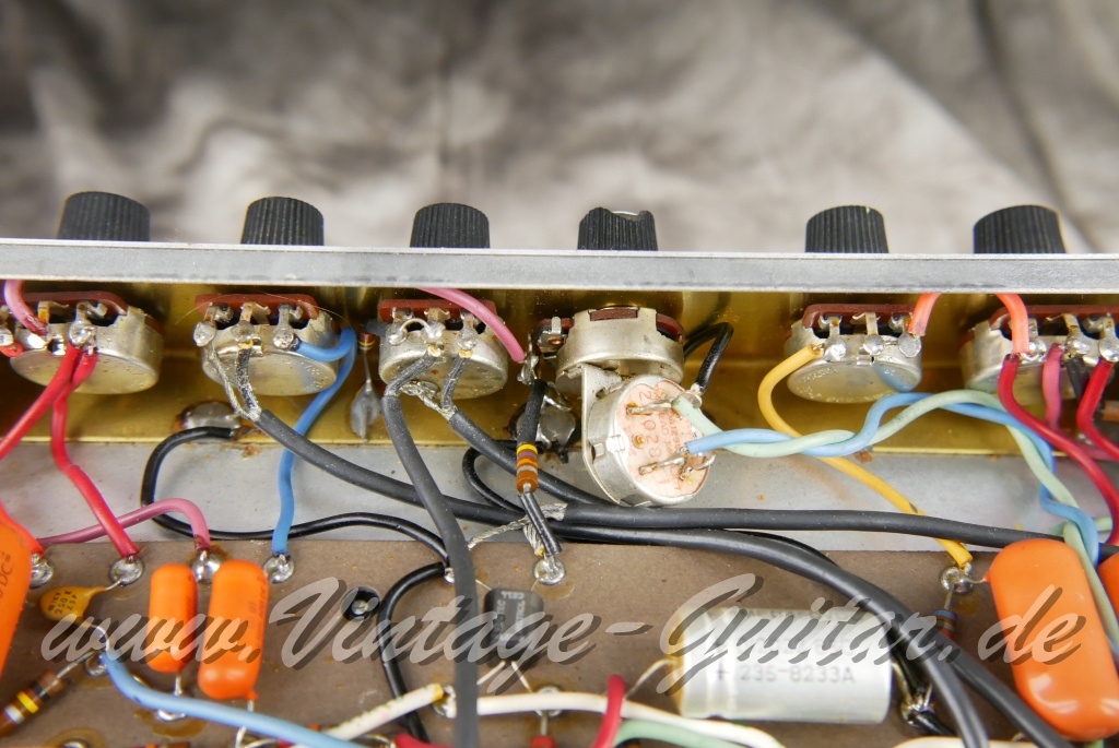 img/vintage/6098/Fender_Concert_2x10_Rivera_black_USA_1982-024.JPG