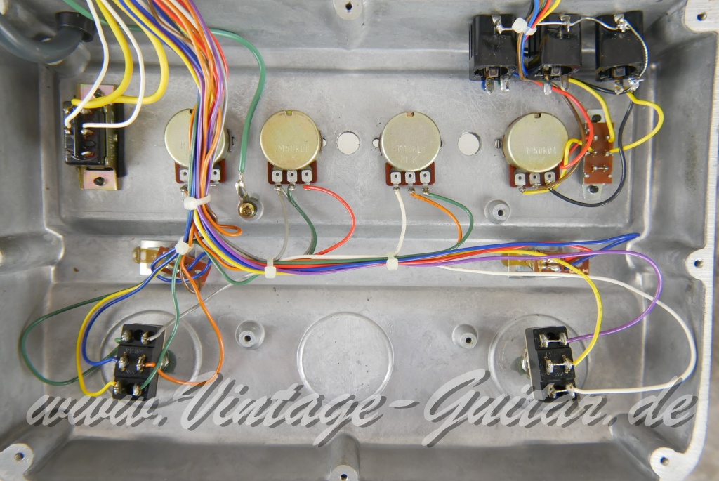 img/vintage/6099/Boss_CE1_Chorus_Ensemble_Japan_1982-006.JPG