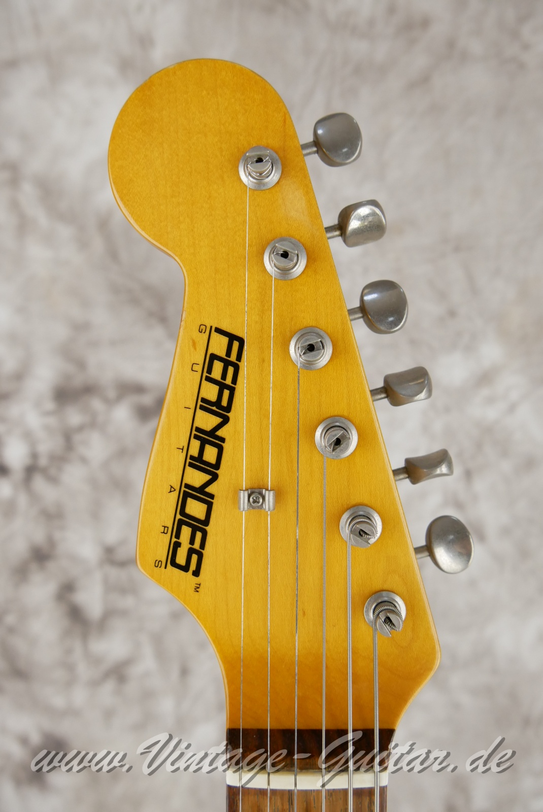 img/vintage/6101/Fernandes_Strat_model_lefthand_black_Japan_1992-003.JPG