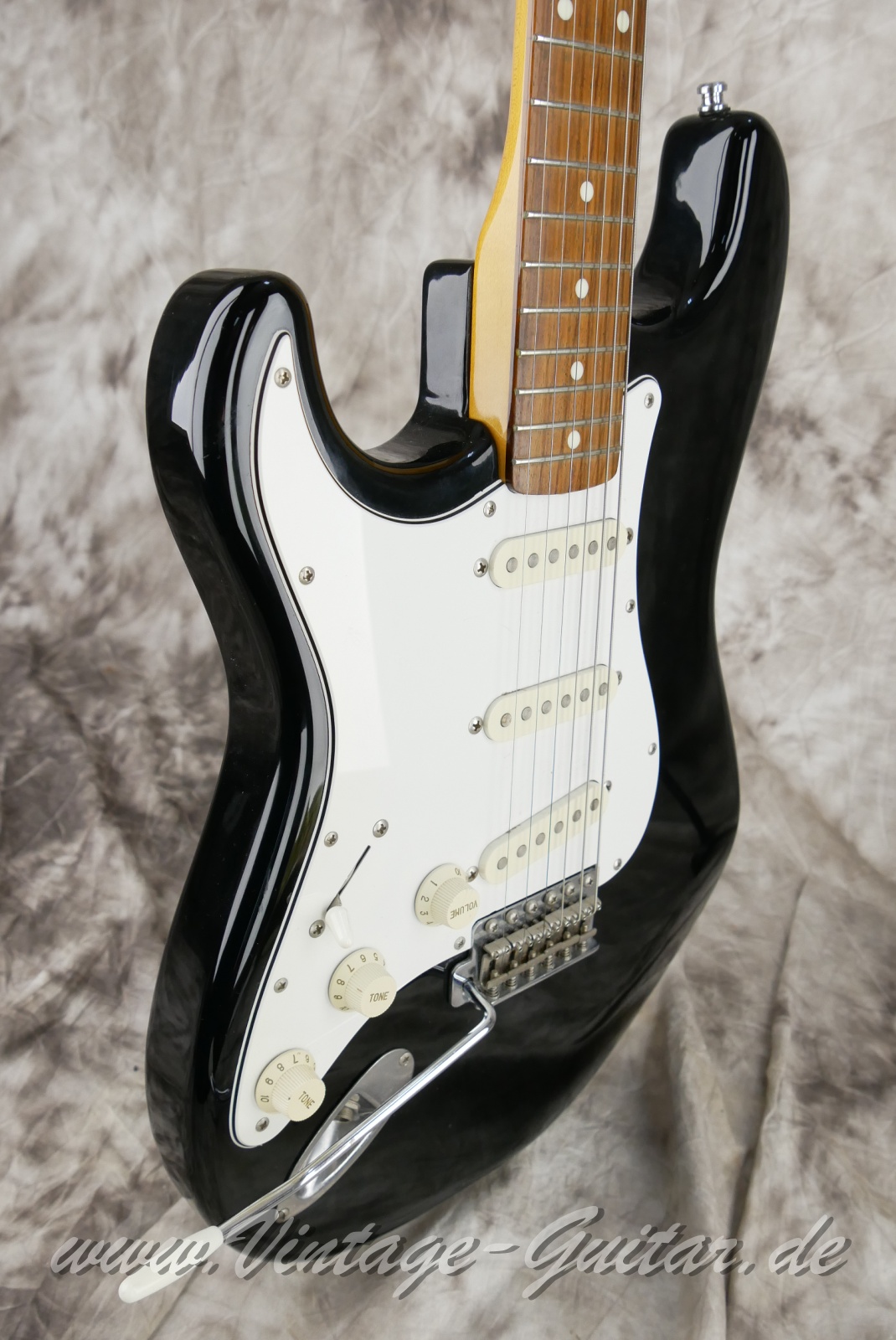 img/vintage/6101/Fernandes_Strat_model_lefthand_black_Japan_1992-009.JPG