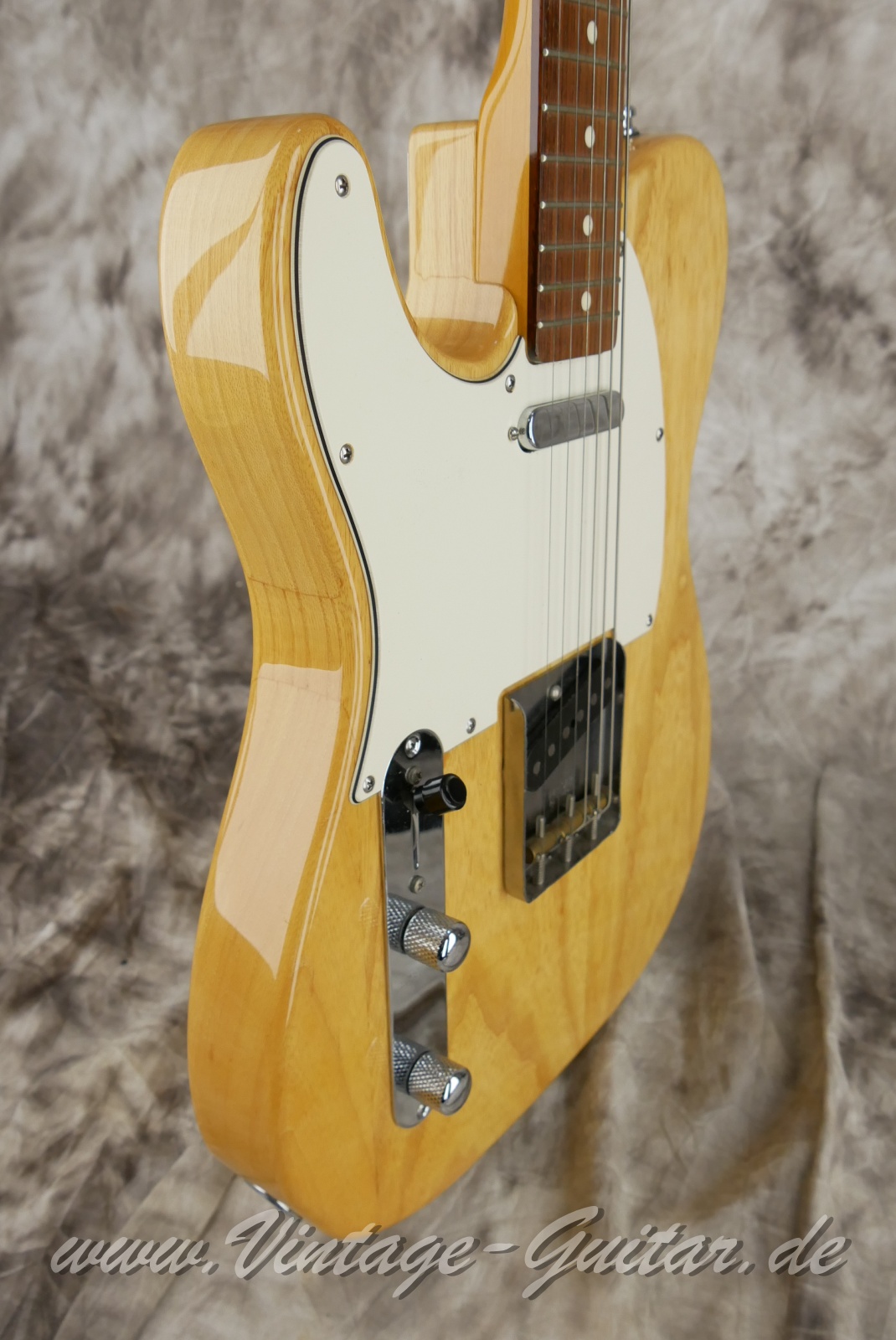 img/vintage/6105/Fender_Telecaster_lefthand_Japan_natural_2004-009.JPG