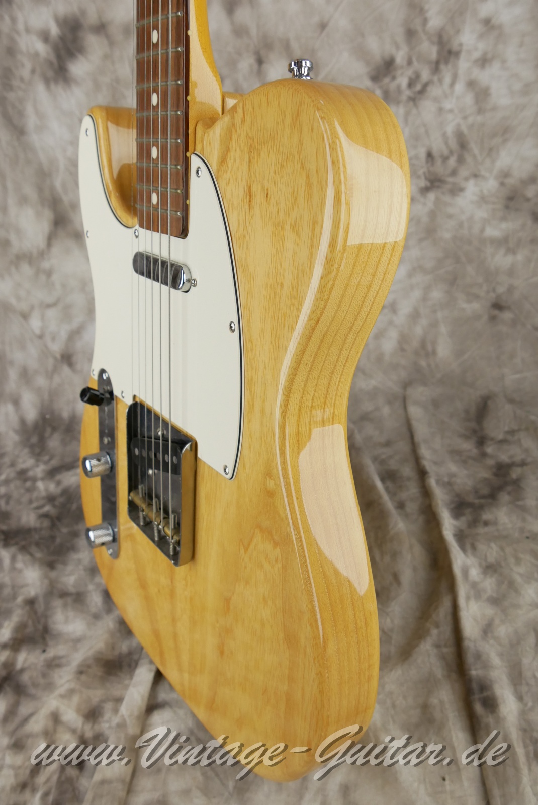 img/vintage/6105/Fender_Telecaster_lefthand_Japan_natural_2004-010.JPG