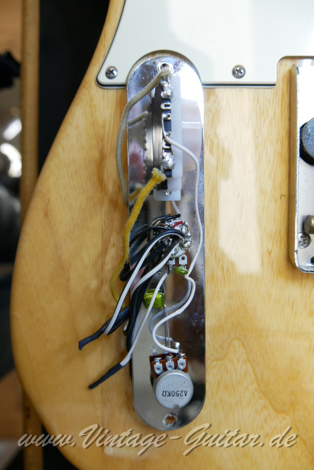 img/vintage/6105/Fender_Telecaster_lefthand_Japan_natural_2004-018.JPG