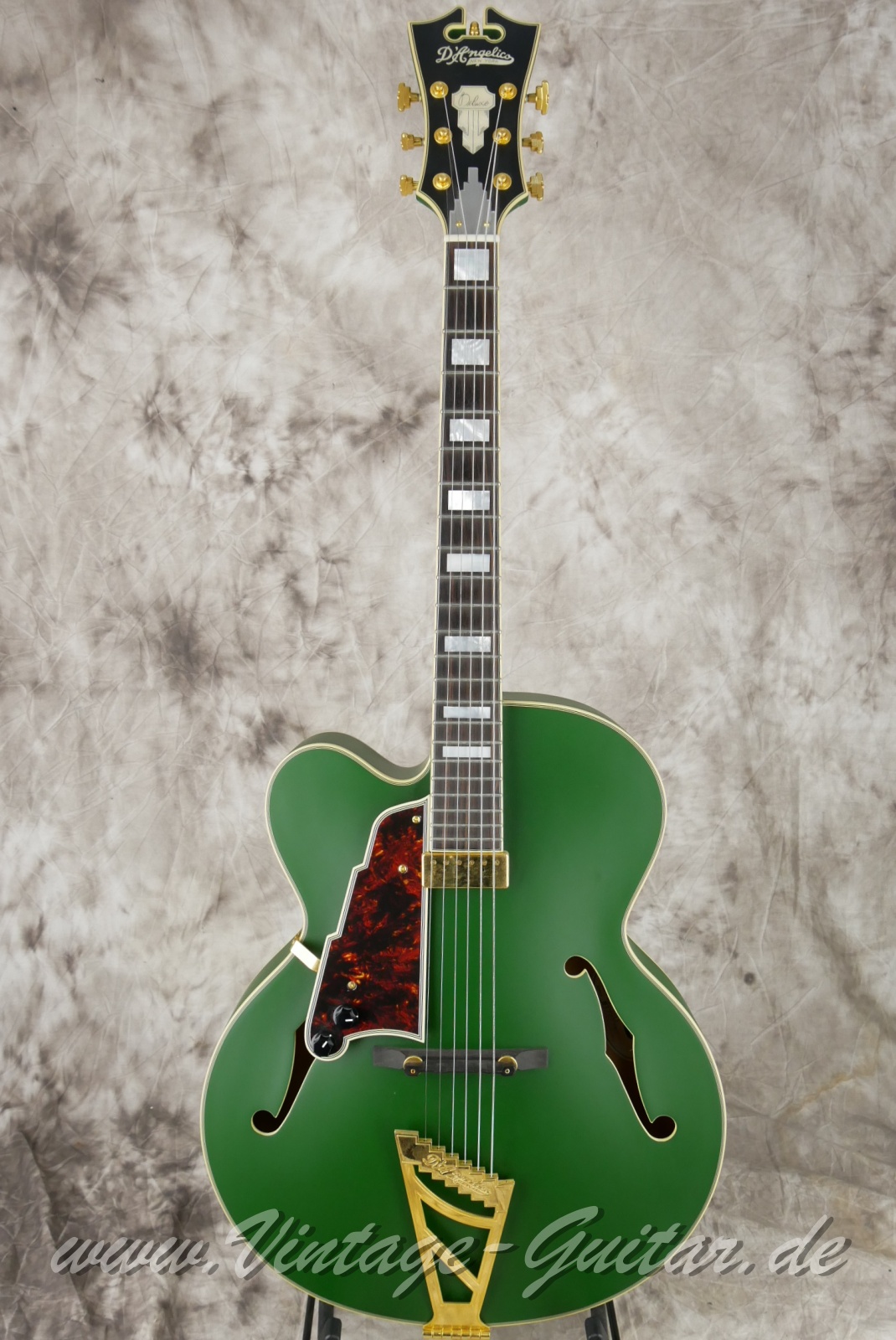 img/vintage/6109/DAngelico_DLX_EXL1_green_satin_Korea_2017-001.JPG