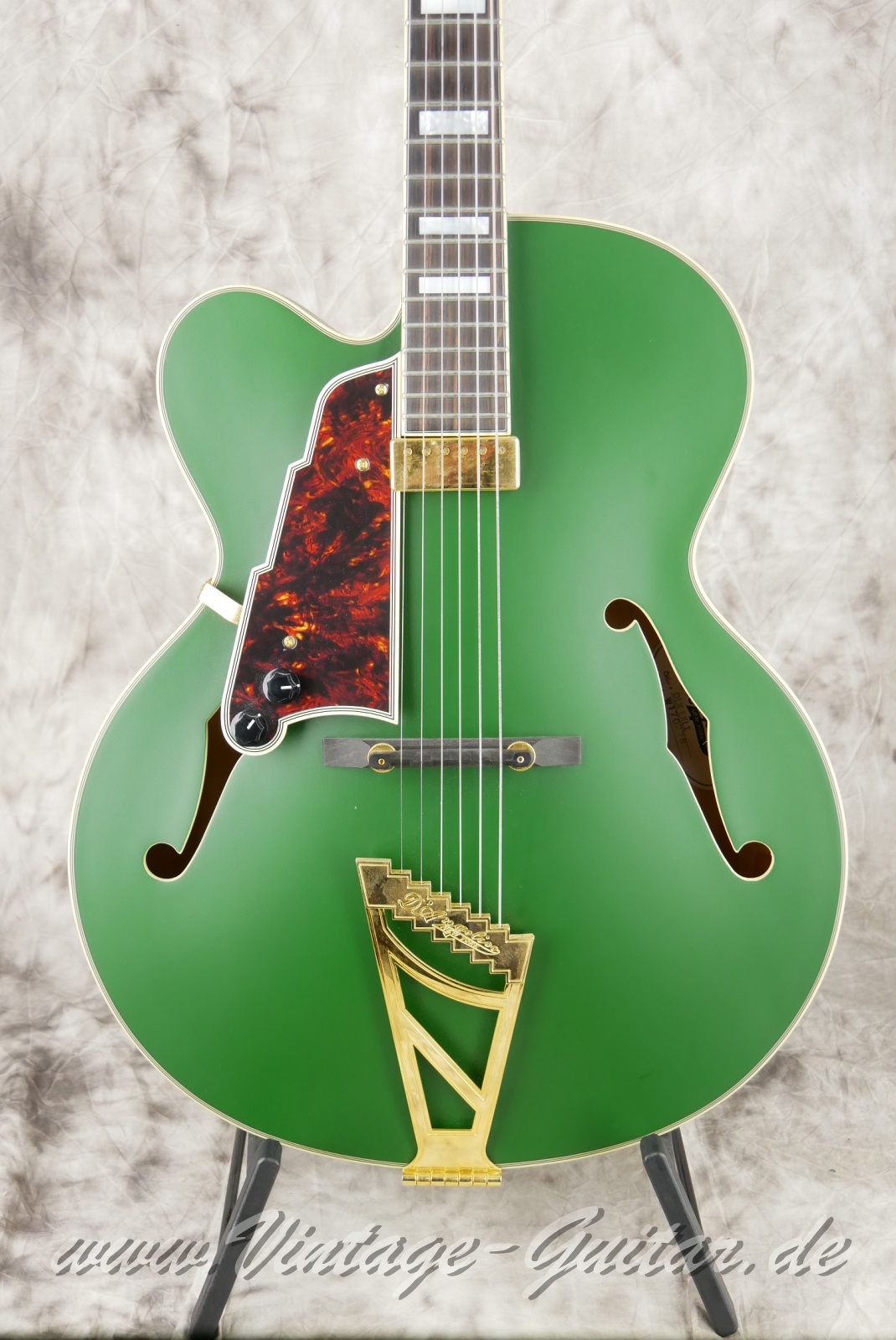 img/vintage/6109/DAngelico_DLX_EXL1_green_satin_Korea_2017-007.JPG