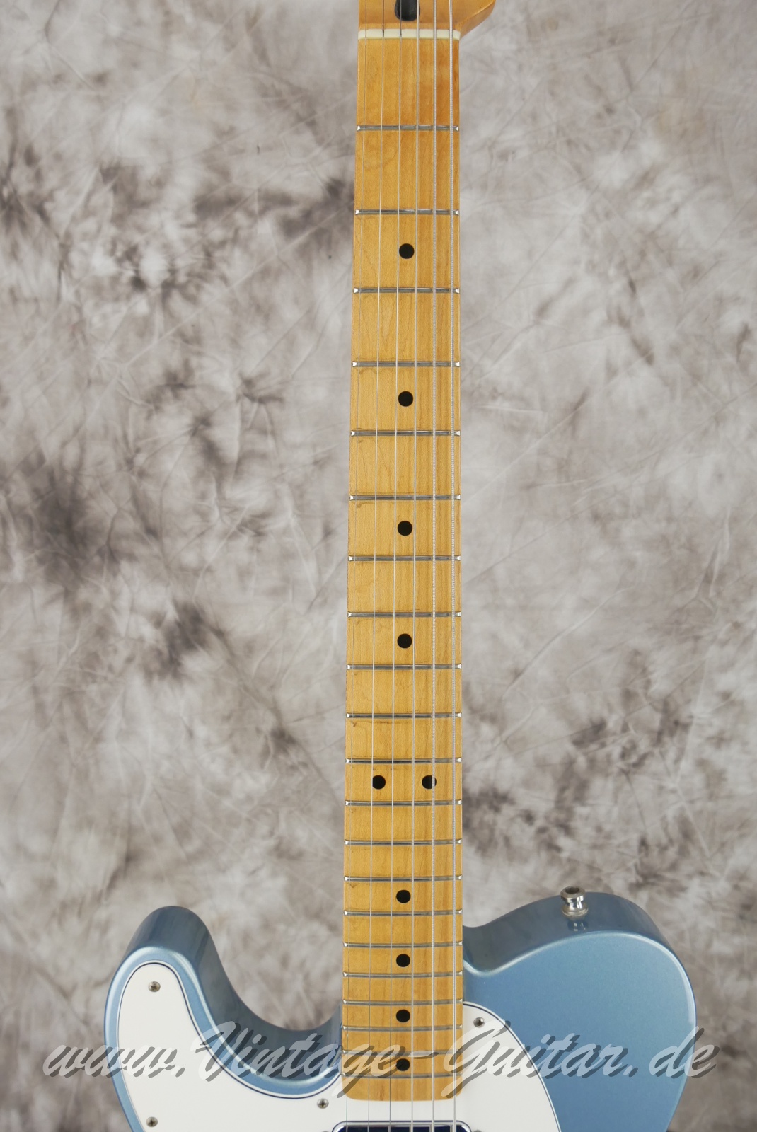 img/vintage/6110/Fender_Telecaster_Std_lefthand_blue_agave_Mexico_2002-005.JPG