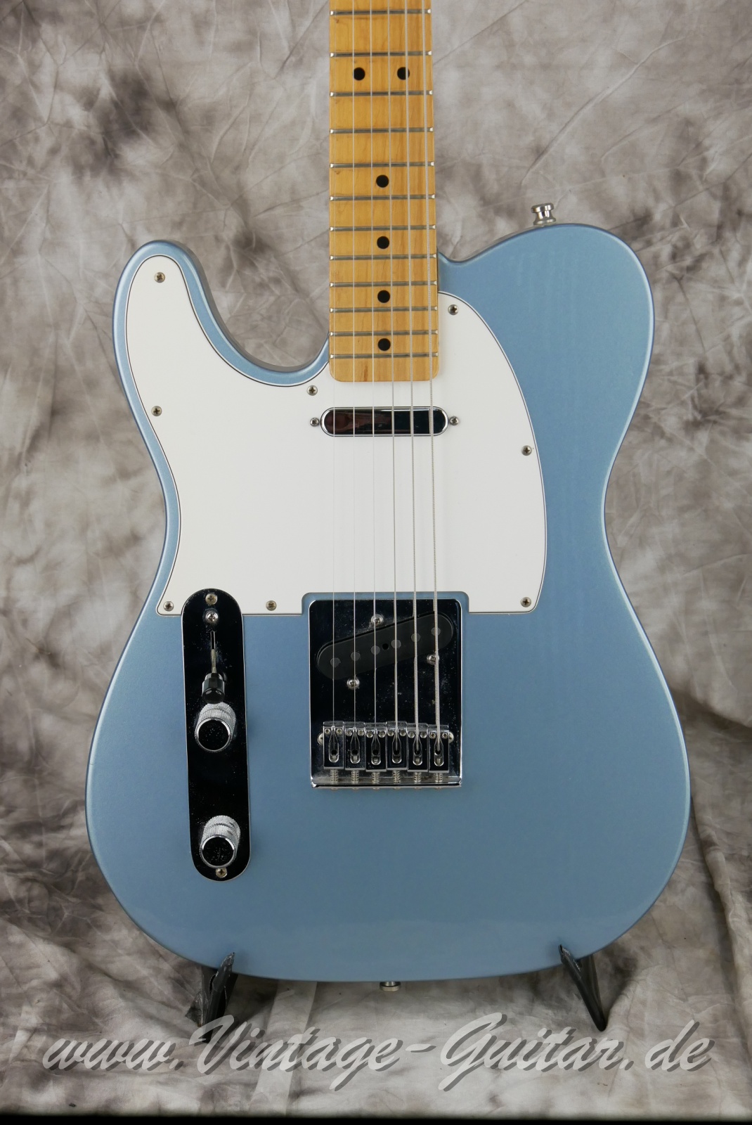 img/vintage/6110/Fender_Telecaster_Std_lefthand_blue_agave_Mexico_2002-007.JPG