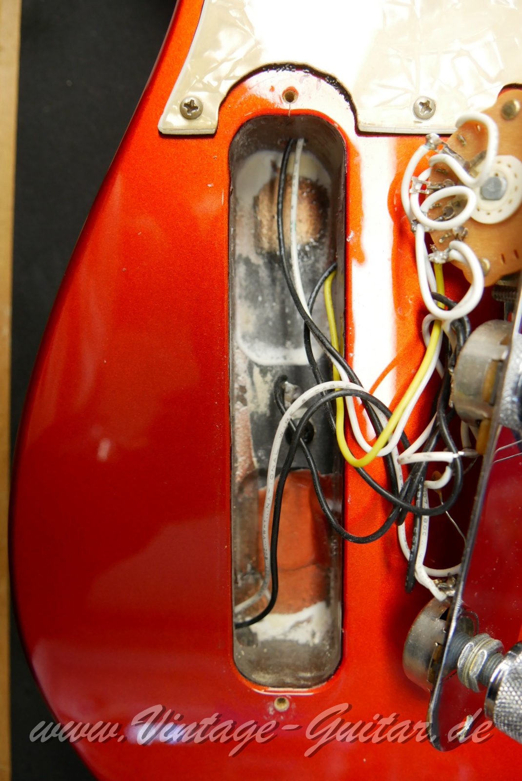 img/vintage/6111/Fender_Telecaster_lefthand_chrom_red_Mexico_2006-017.JPG