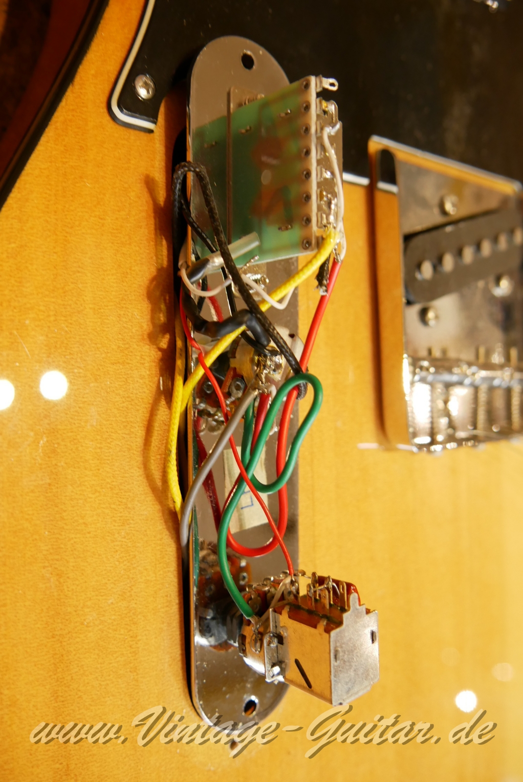 img/vintage/6121/Fender_Telecaster_bound_body_Japan_natural_2004-015.JPG